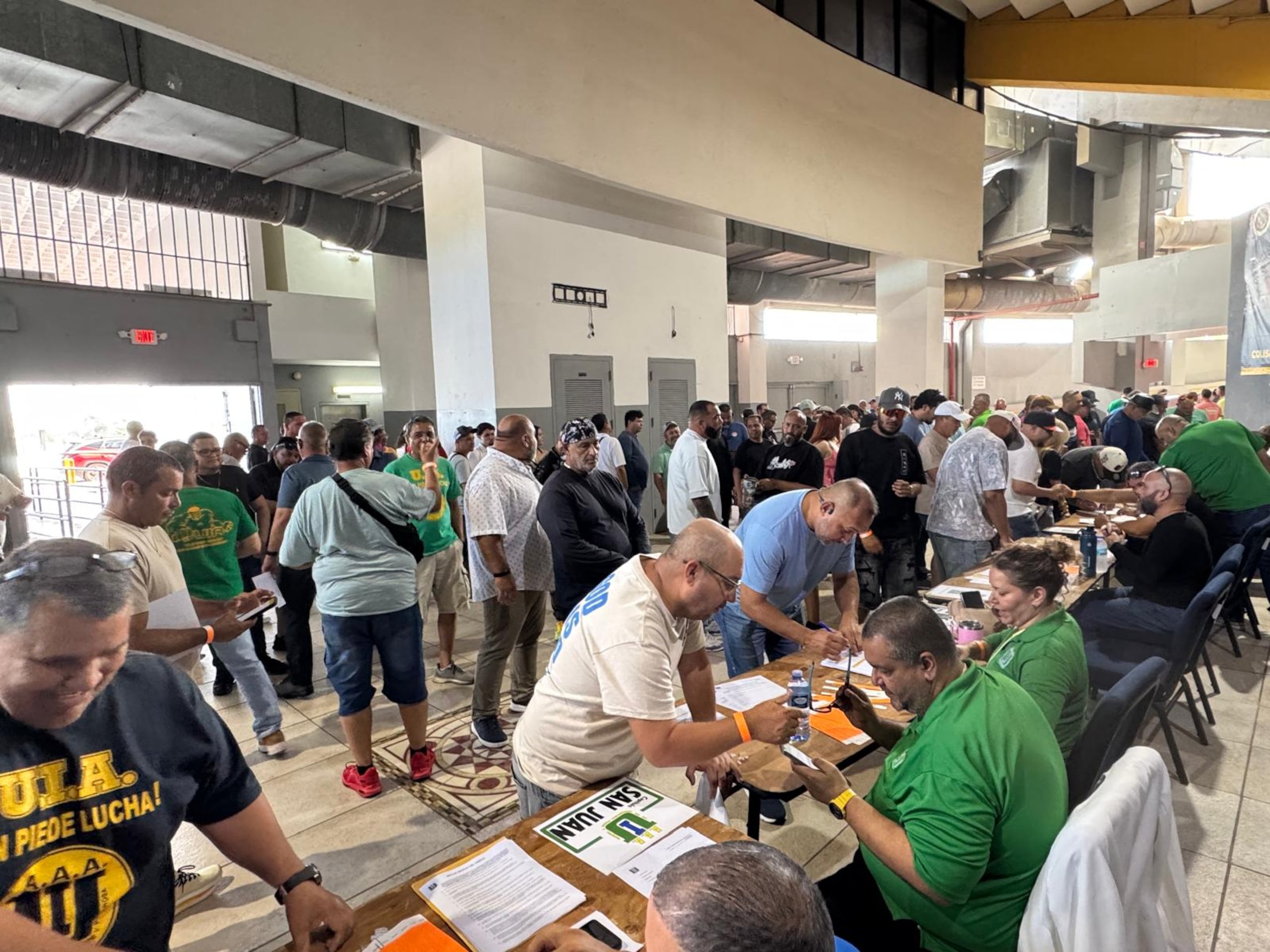 Los empleados unionados de la UIA se congregaron este sábado en el Coliseo Manuel “Petaca” Iguina Reyes, en Arecibo.