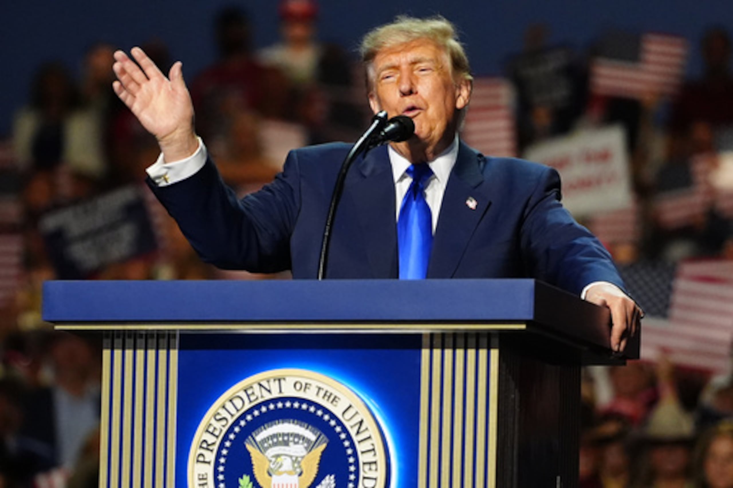 El presidente Donald Trump pronuncia un discurso en la convención republicana, el miércoles 9 de septiembre de 2026, en Dallas. (Foto AP/Julia Demaree Nikhinson)