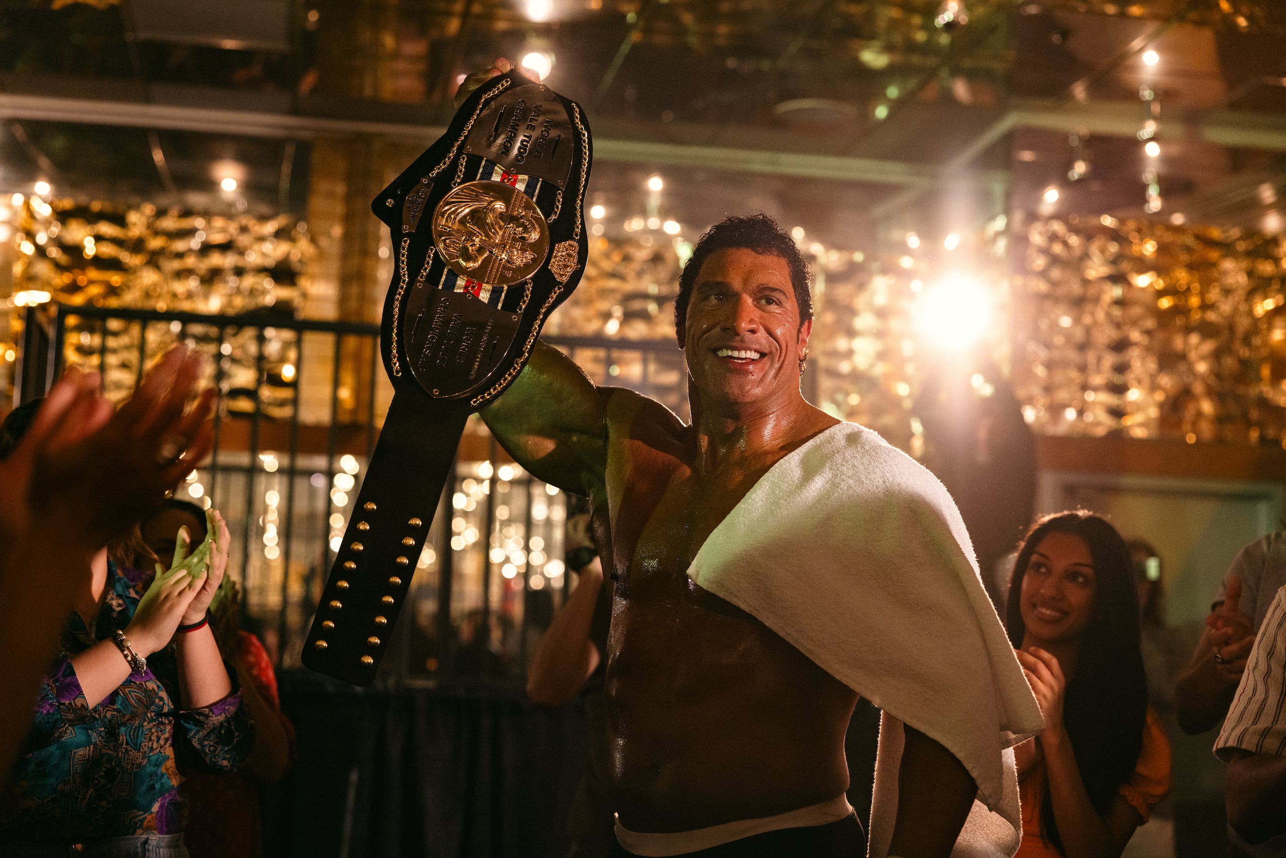 Dwayne Johnson en una escena de "The Smashing Machine".