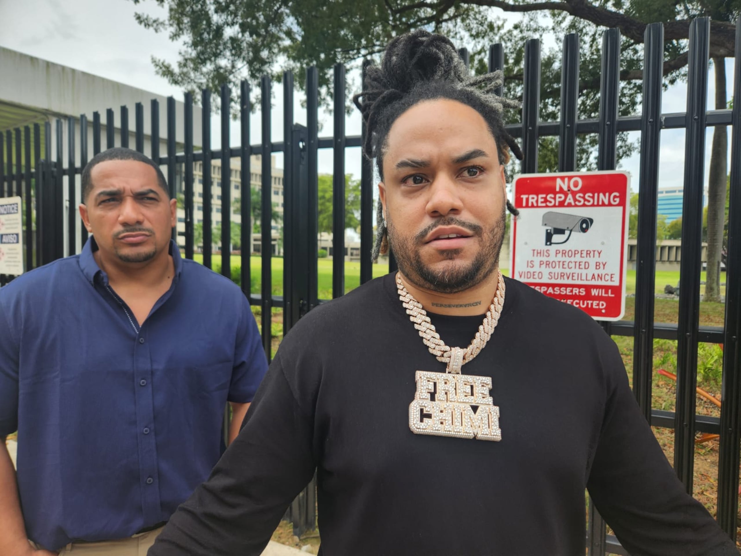 Angelo Lassén es primo y manejador de Yovngchimi.