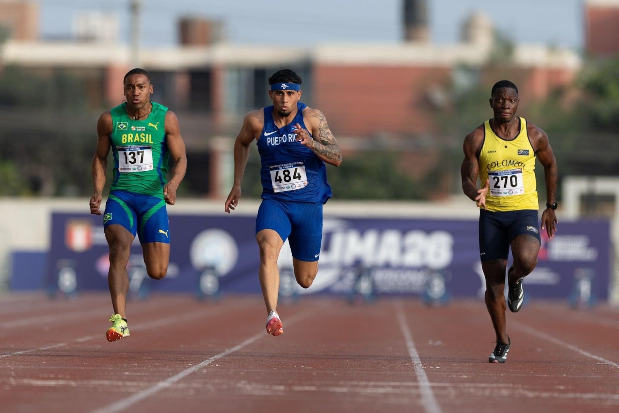 Eloy Benítez corre en los 100 metros lisos del Campeonato Iberoamericano de Atletismo 2026.