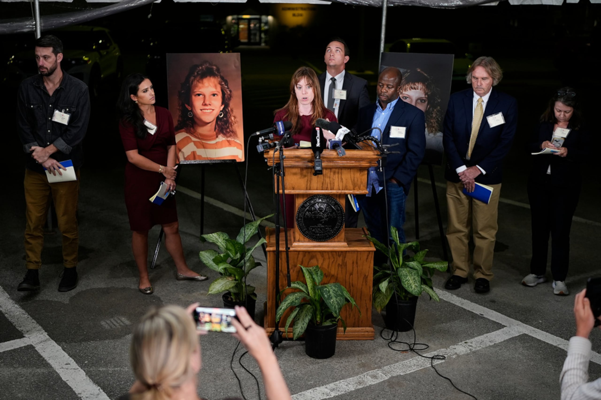 Testigos de prensa relatan los momentos previos a que la ejecución de Christa Pike fuera suspendida el miércoles, 30 de septiembre de 2026, en Nashville, Tennessee.
