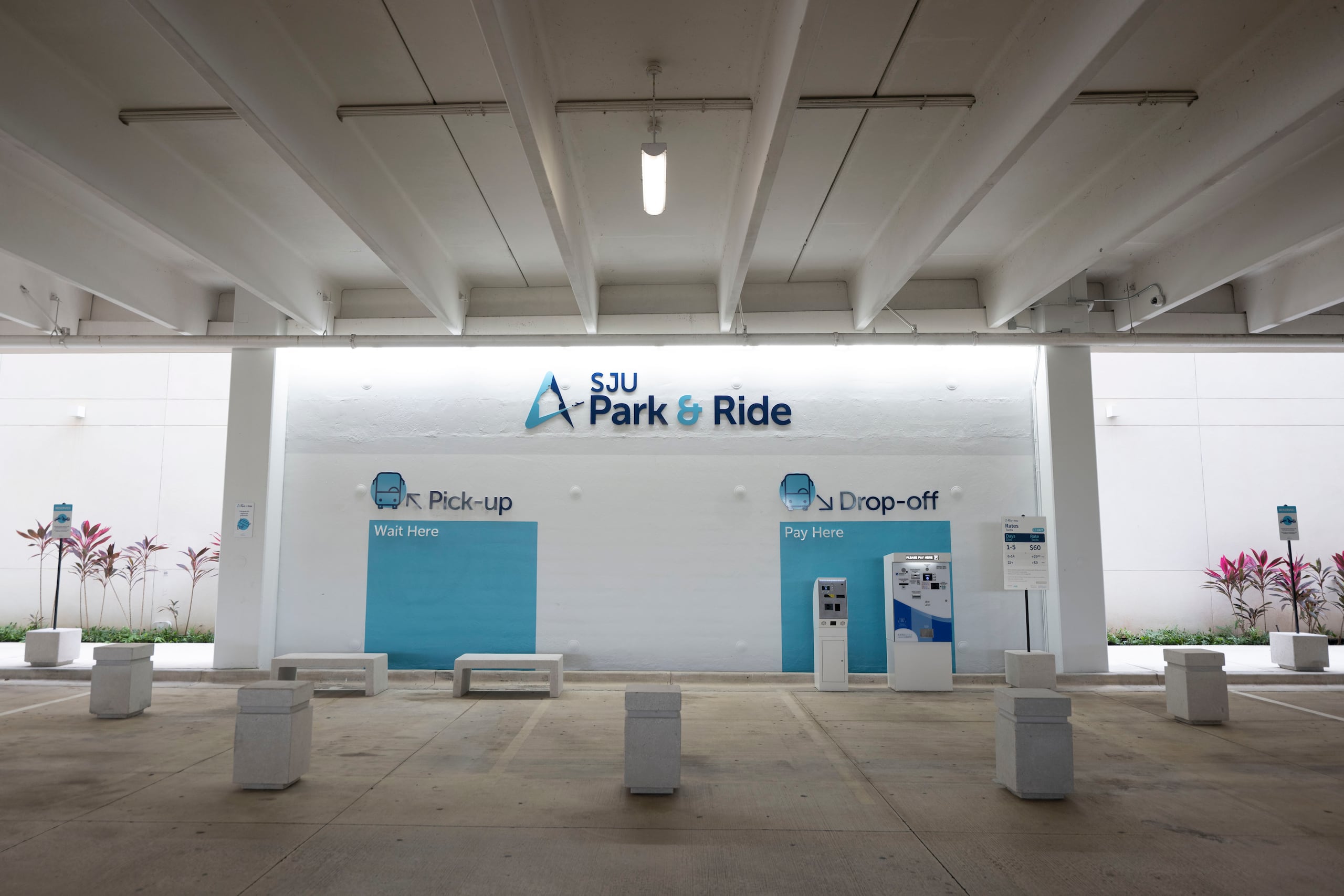 El pasado 14 de julio, Aerostar Holdings anunció el programa SJU Park & Ride, en el cual los viajeros podrán estacionarse en los niveles 2 al 5 de The Mall of San Juan