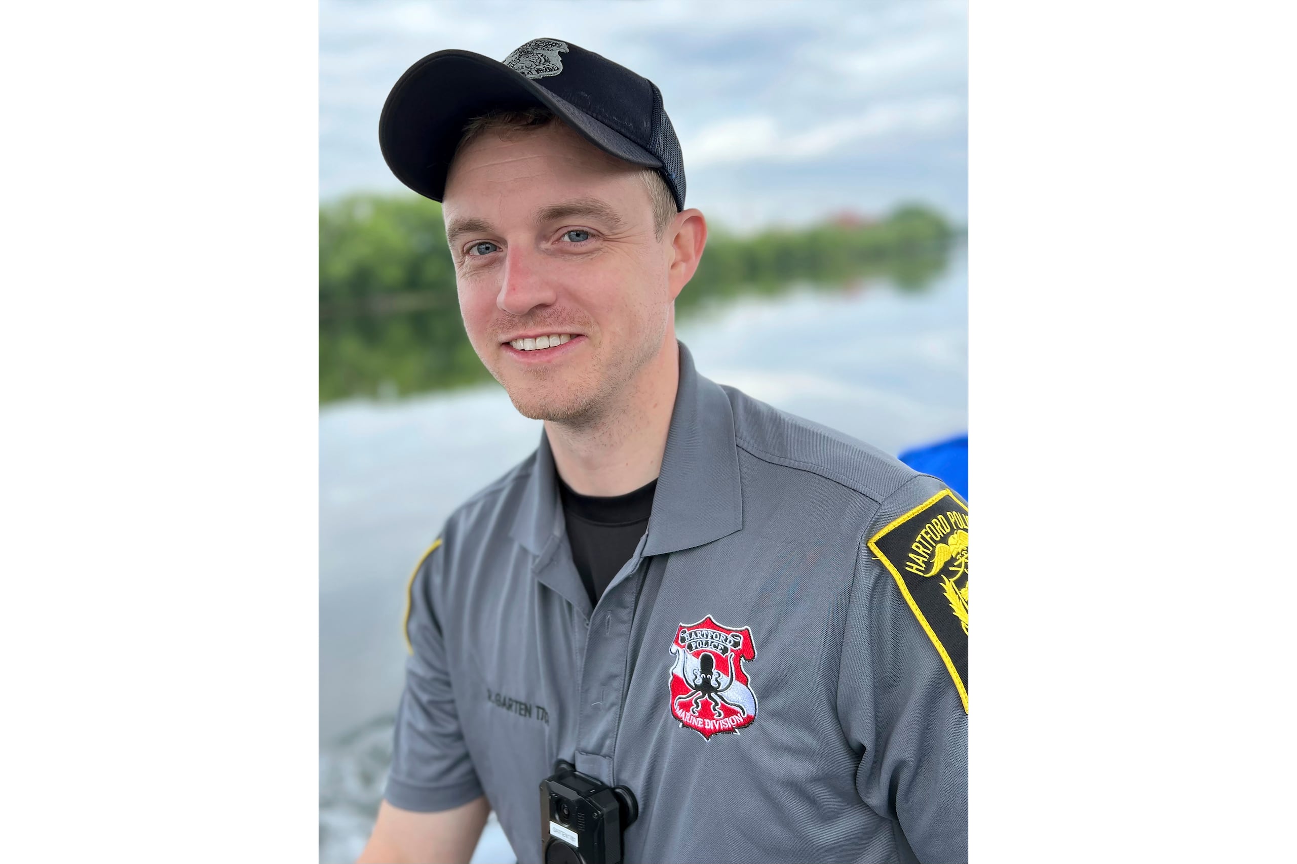 El agente Robert "Bobby" Garten, de 34 años, perdió la vida en la colisión.