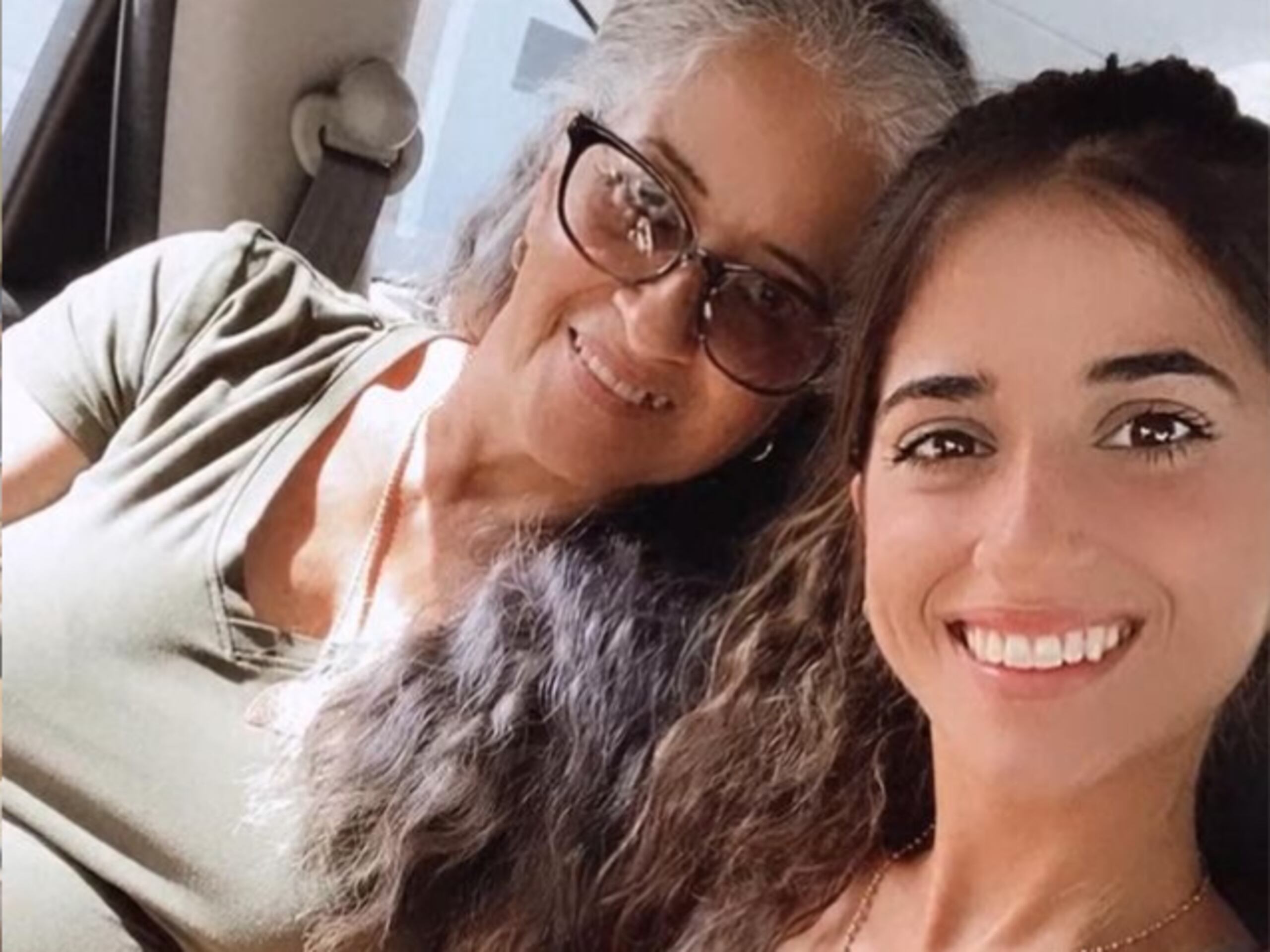 Yarimar Mercado junto a su mamá, Mabel Martínez.