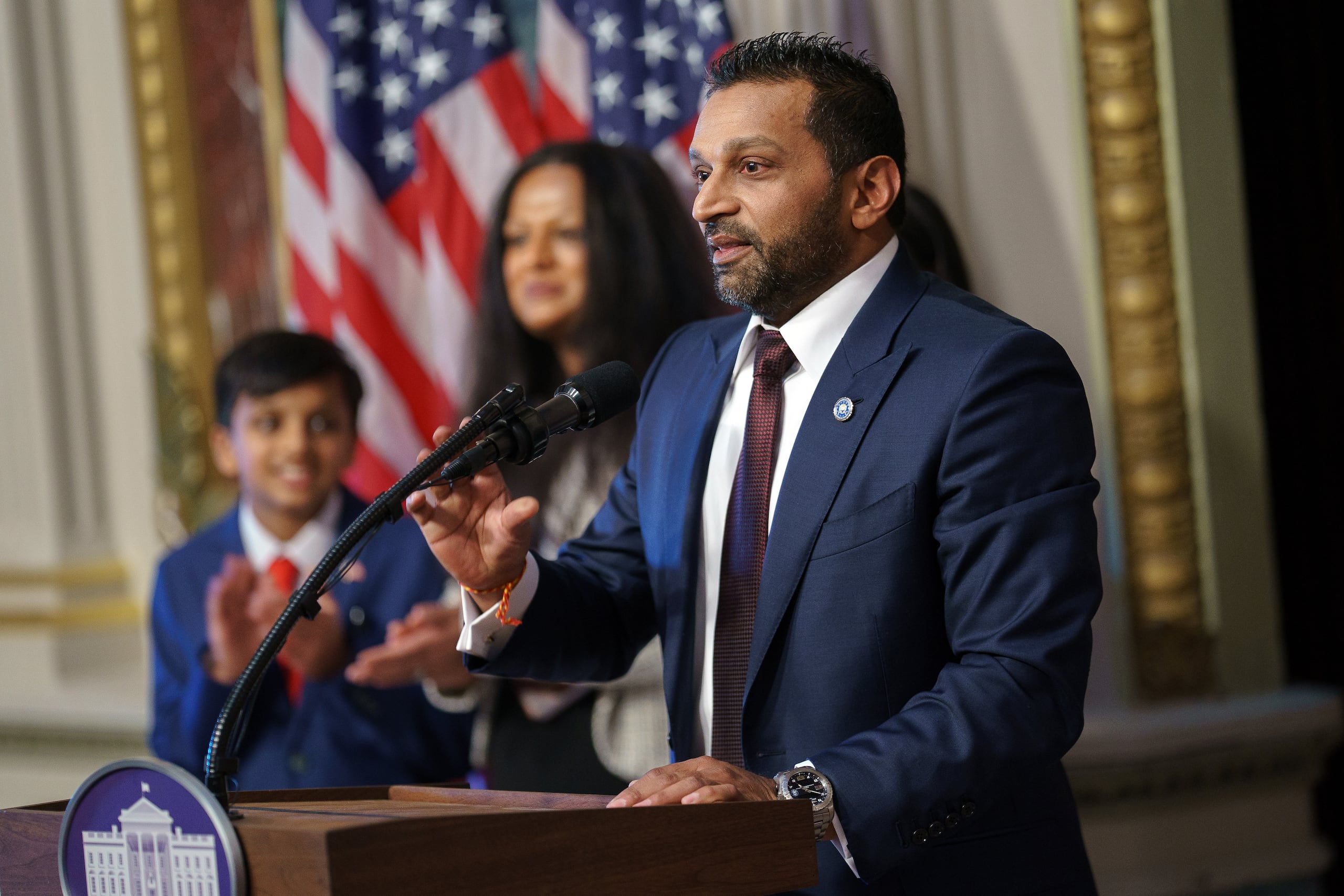 "Esta es una victoria importante tanto para nuestros socios encargados de hacer cumplir la ley como para un Estados Unidos más seguro", indicó Patel en su cuenta de X.