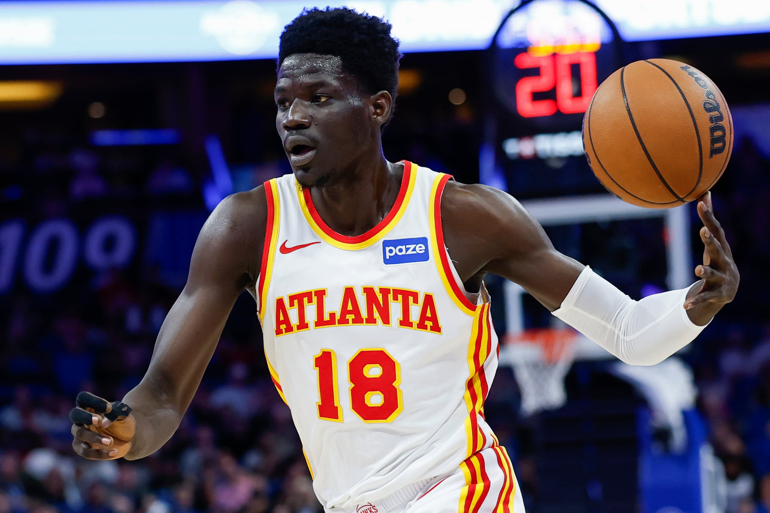 ARCHIVO - Mouhamed Gueye (18), de los Hawks de Atlanta.