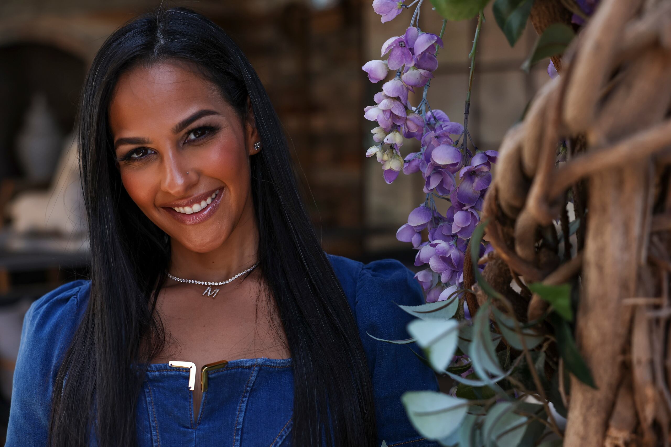 Coronel participa en el video de una canción grabada por Mariel Colón, la abogada puertorriqueña que representó a su esposo, 'El Chapo' Guzman en Estados Unidos y a quien describió como su amiga.