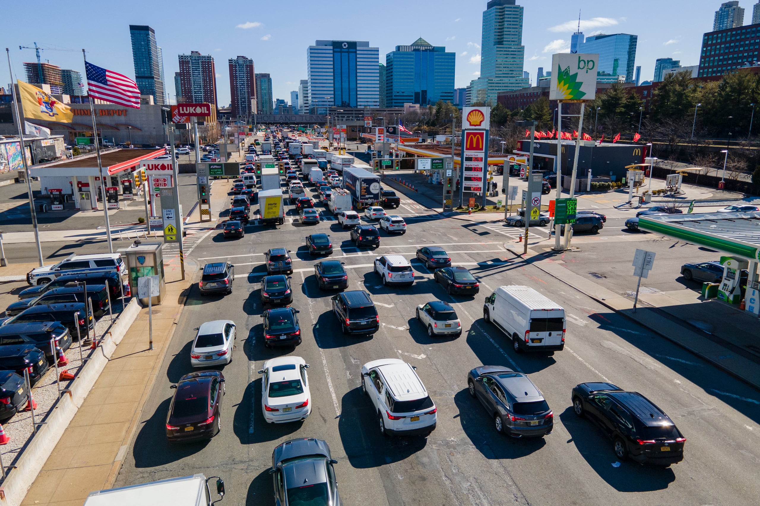Según los datos del mes de febrero, el 66% de los ingresos viene de los vehículos de pasajeros; el 24% de los taxis y vehículos de alquiler; el 9% de camiones y el 1% de autobuses y motocicletas.