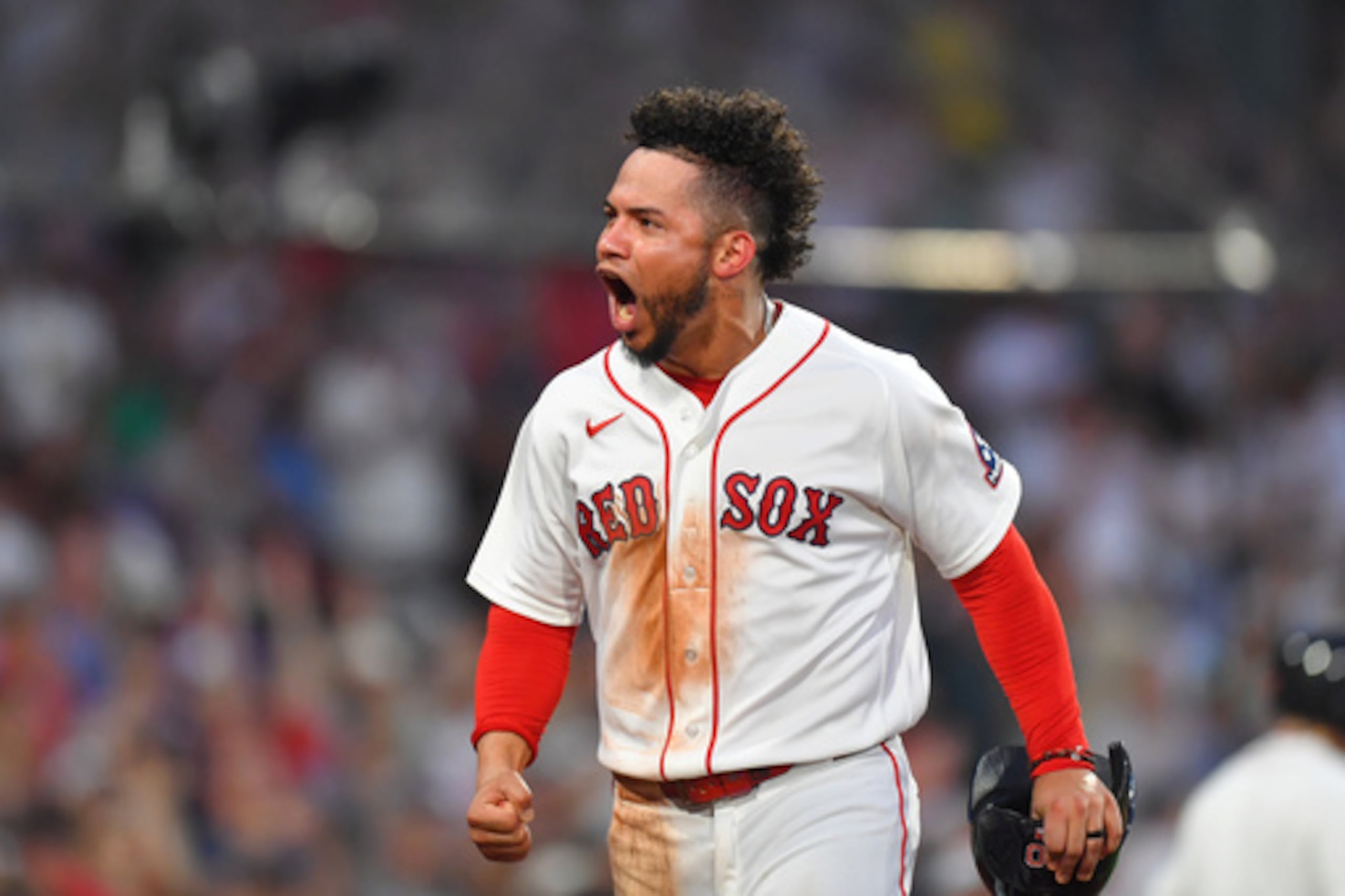 Willson Contreras, de los Boston Red Sox, celebra tras anotar gracias a un sencillo de dos carreras de Caleb Durbin en la cuarta entrada de un partido de béisbol contra los New York Yankees, el domingo 28 de junio de 2026, en Boston. (Foto AP/Steven Senne)