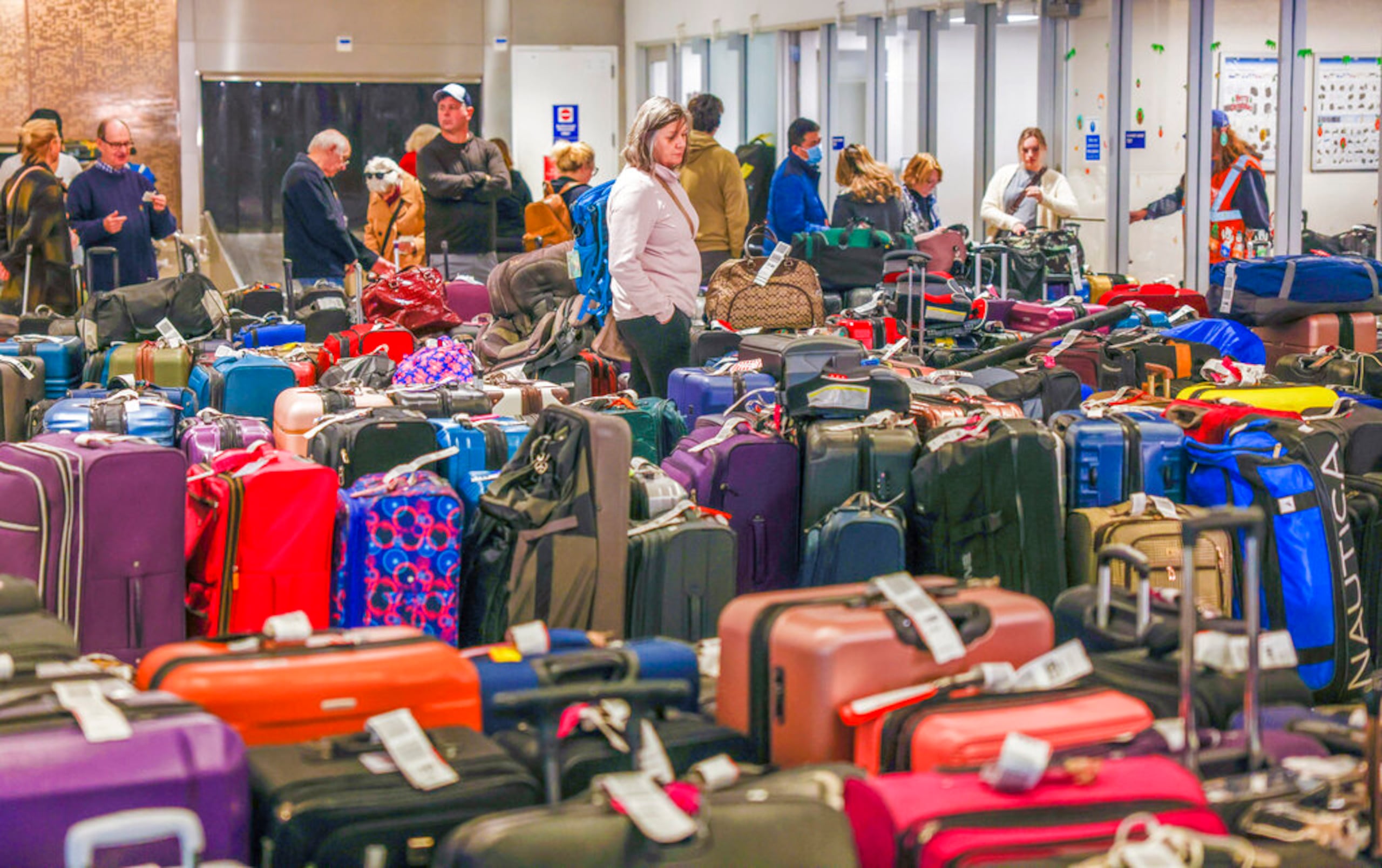 El retraso de maletas también requeriría un pago por parte de las aerolíneas (Sophia Germer/The Times-Picayune/The New Orleans Advocate via AP)