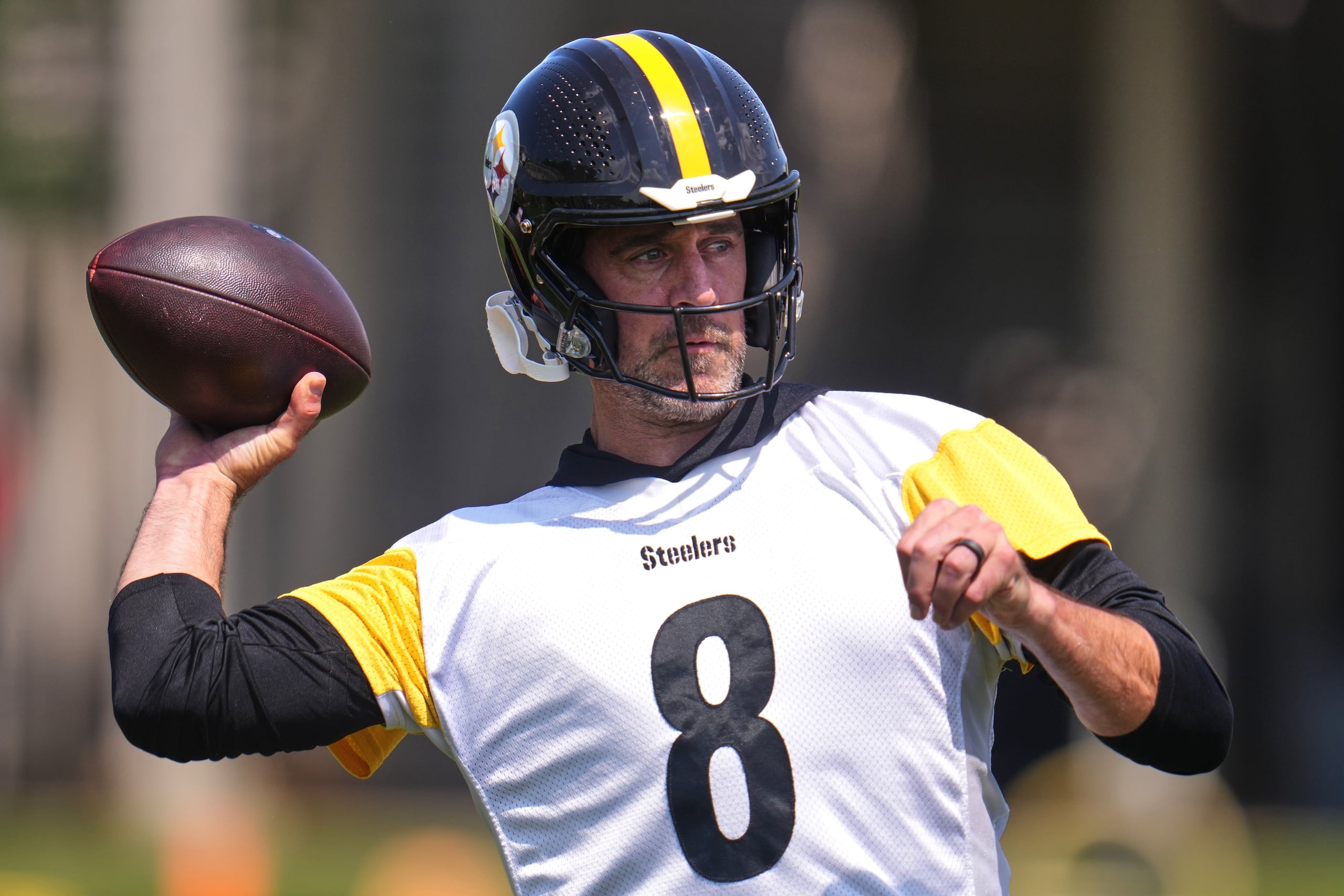 Aaron Rodgers en un entrenamiento de los Steelers de Pittsburgh.
