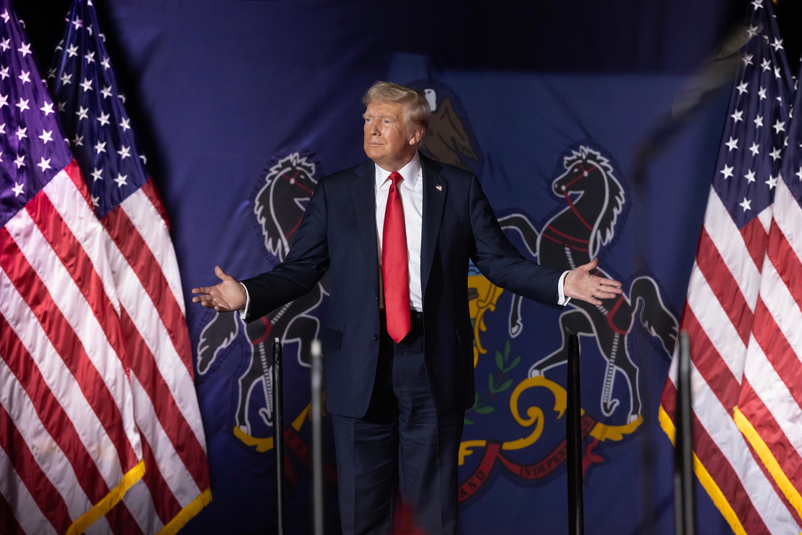 Trump pasó al ataque contra Harris en la capital de Pensilvania, un estado en el que ambos aspirantes a la presidencia están técnicamente empatados en las encuestas.