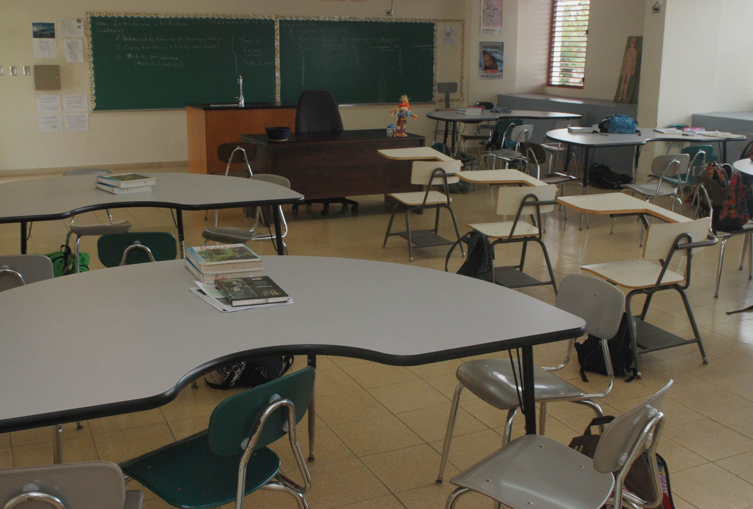 Un salón de la escuela superior University Gardens, en San Juan.