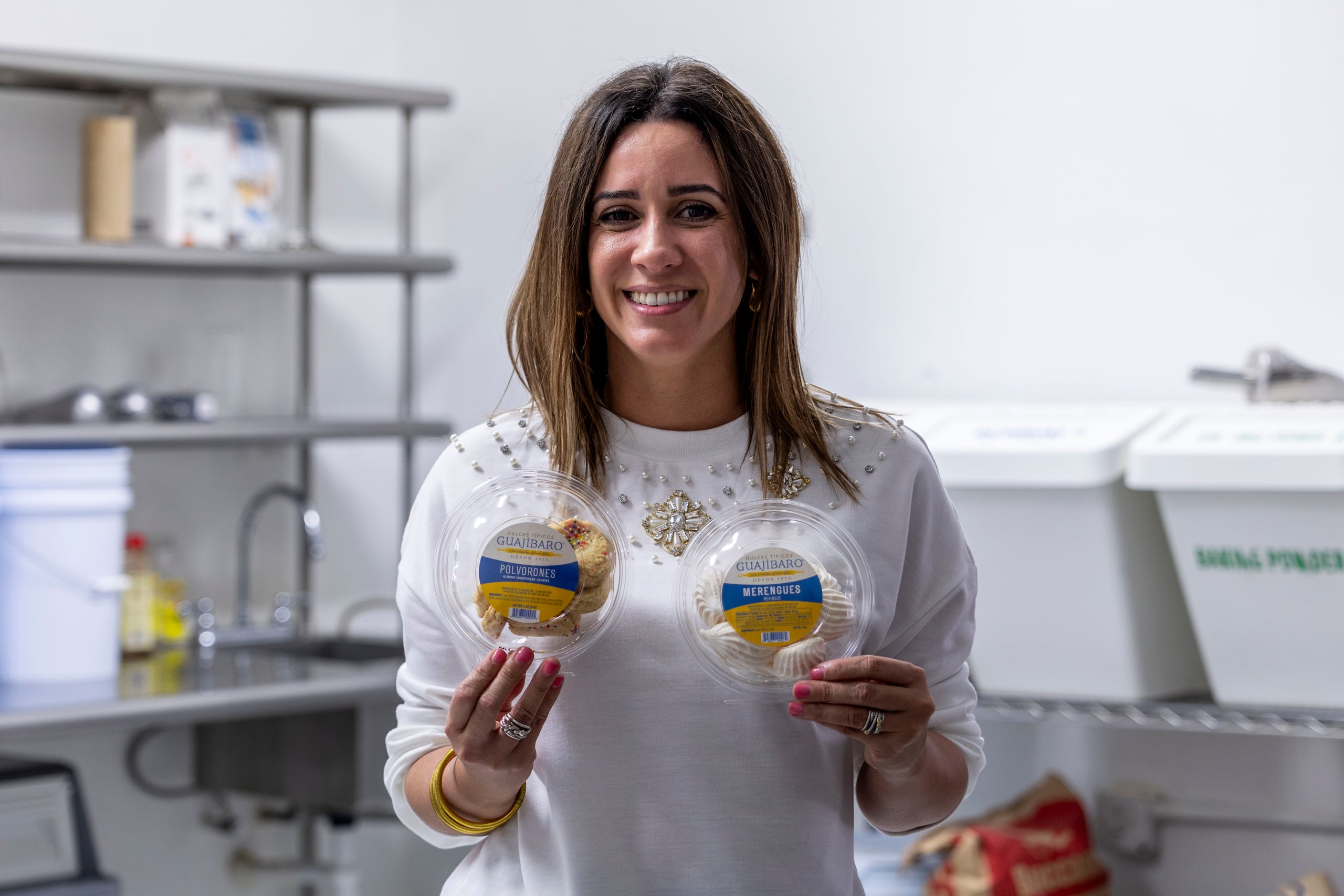 Tilysay Hernández Acevedo explicó se dedican a hacer dulces típicos artesanales desde el proceso de hacer la masa, corte y empaque. "Todo es hecho a mano”.