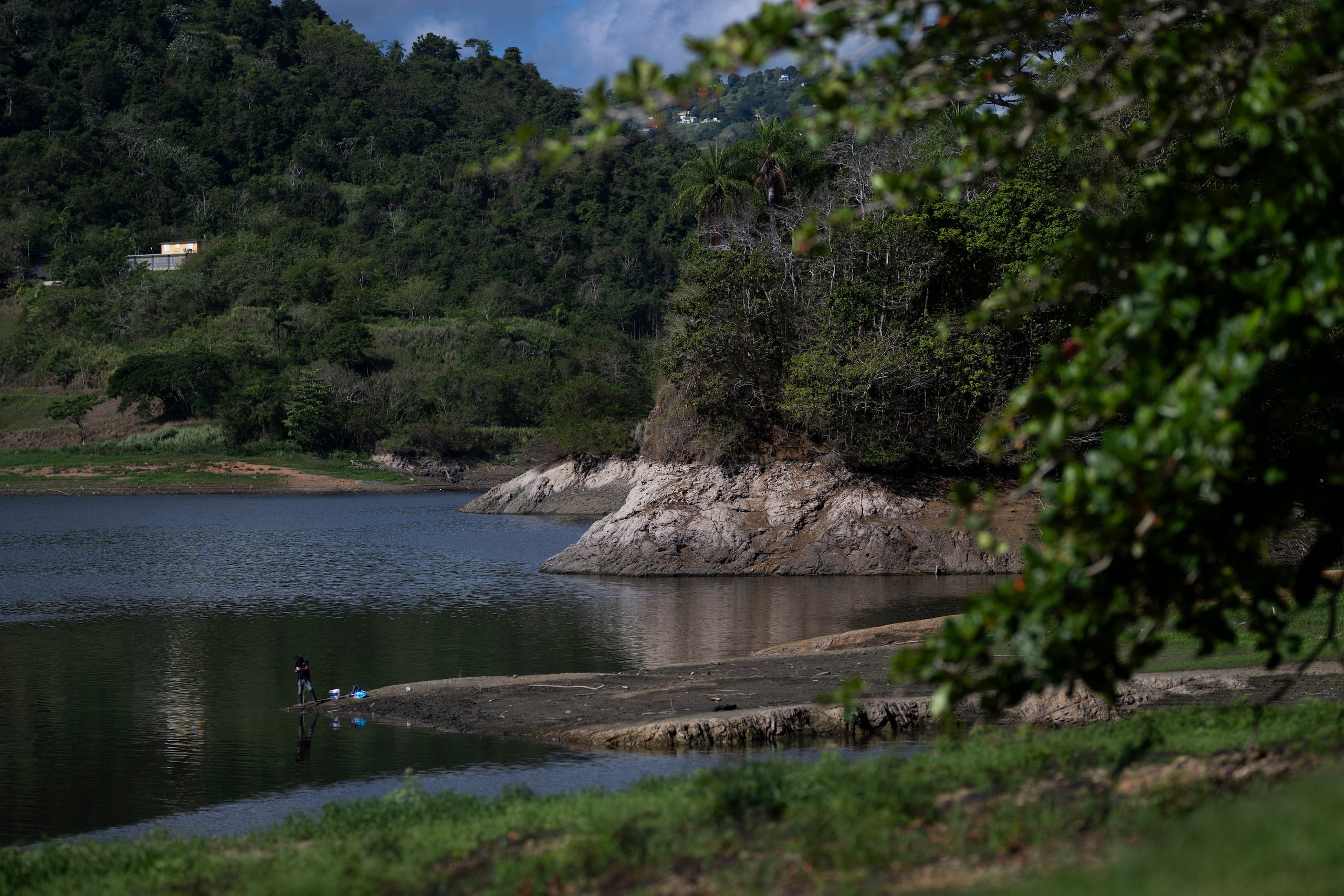 Efectos de la sequía en el embalse La Plata, en Toa Alta, el 3 de septiembre de 2026.