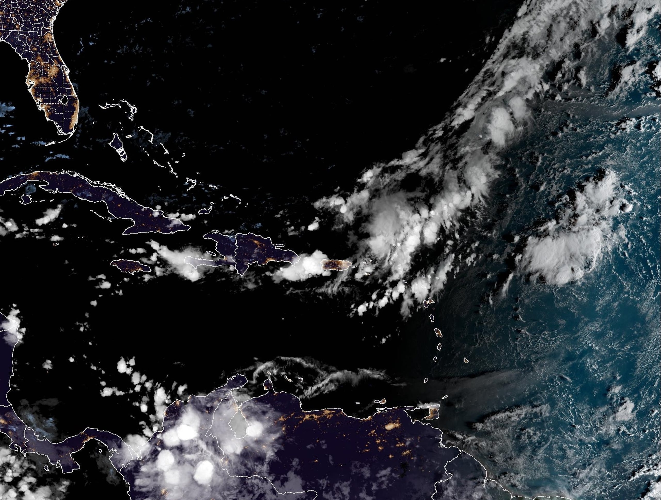 Desde anoche y hasta el fin de semana se espera tiempo inestable debido a este sistema frontal, además de una vaguada prefrontal y otra en niveles medios y altos.