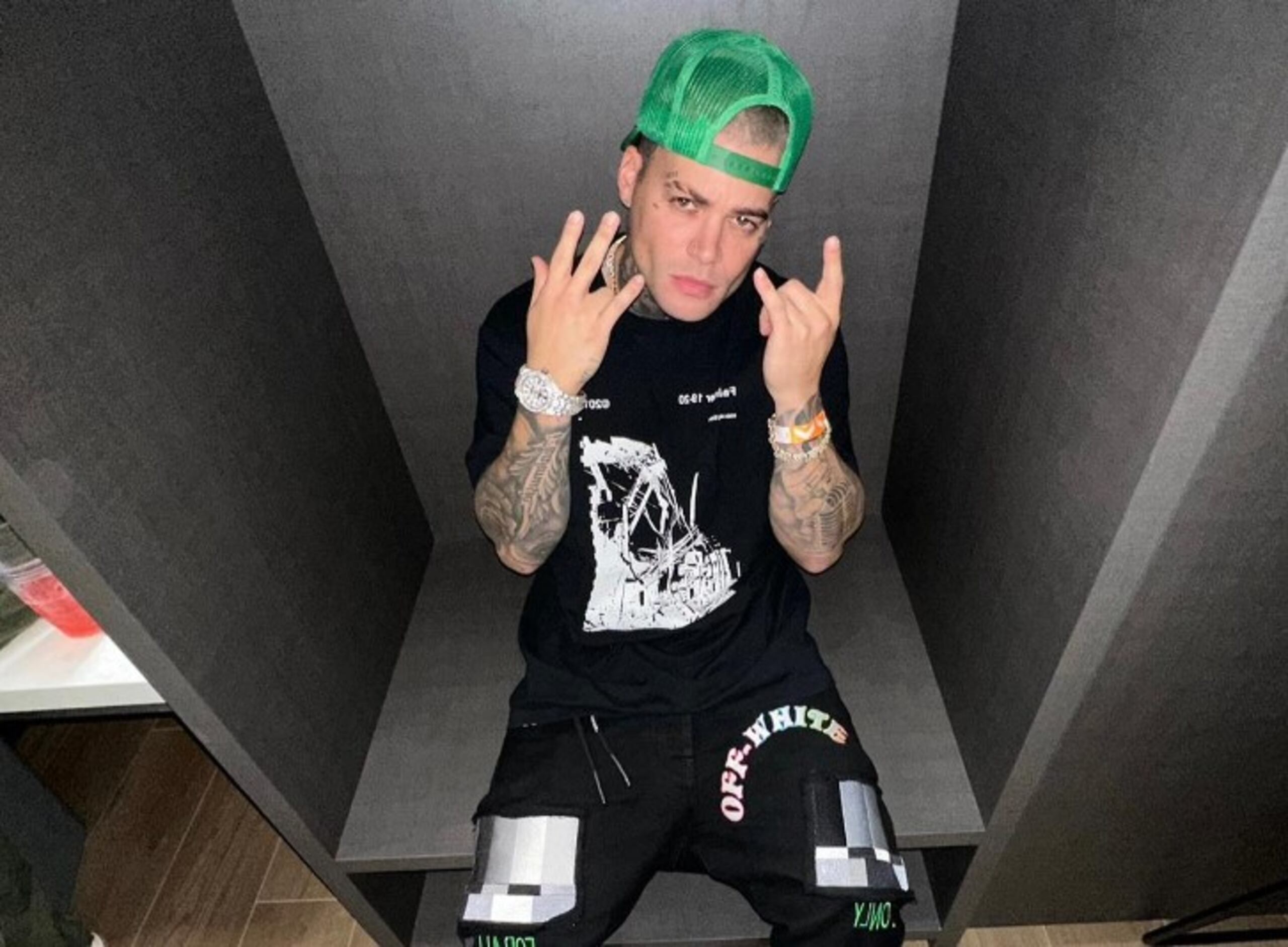 El canal oficial de Youtube de iZaak supera los 100 mil suscriptores.