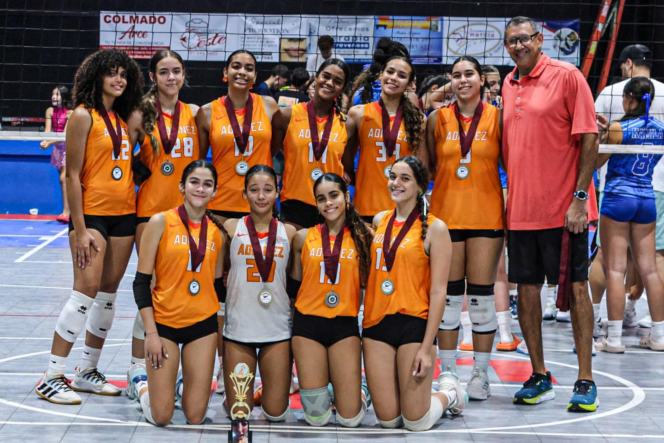 El equipo senior femenino de Adianez, ahora bajo la dirección de Luis 'Feñito' Rodríguez arrancó su temporada escolar 2024 ganando el torneo invitacional del Colegio San Felipe de Arecibo. (Buzzer Beater)