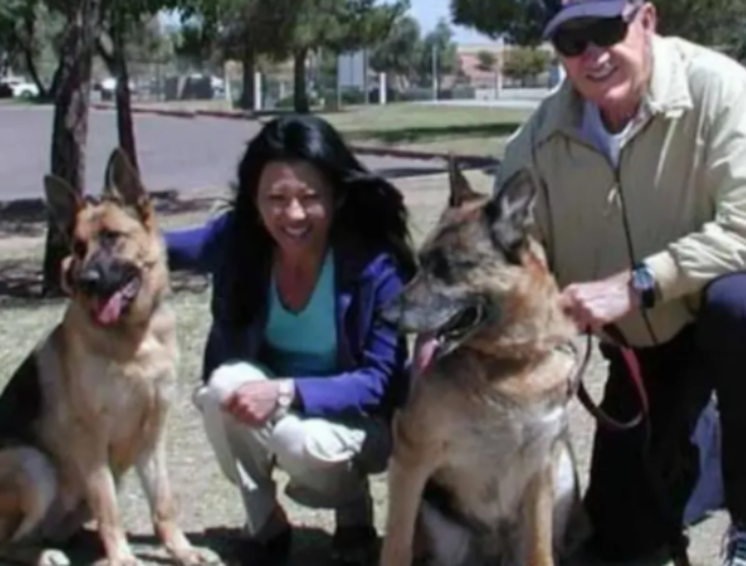 Las autoridades han incluido una advertencia en la página web para que los parientes directos del actor y su esposa se comuniquen lo antes posible para dar inicio con los arreglos funerarios requeridos.