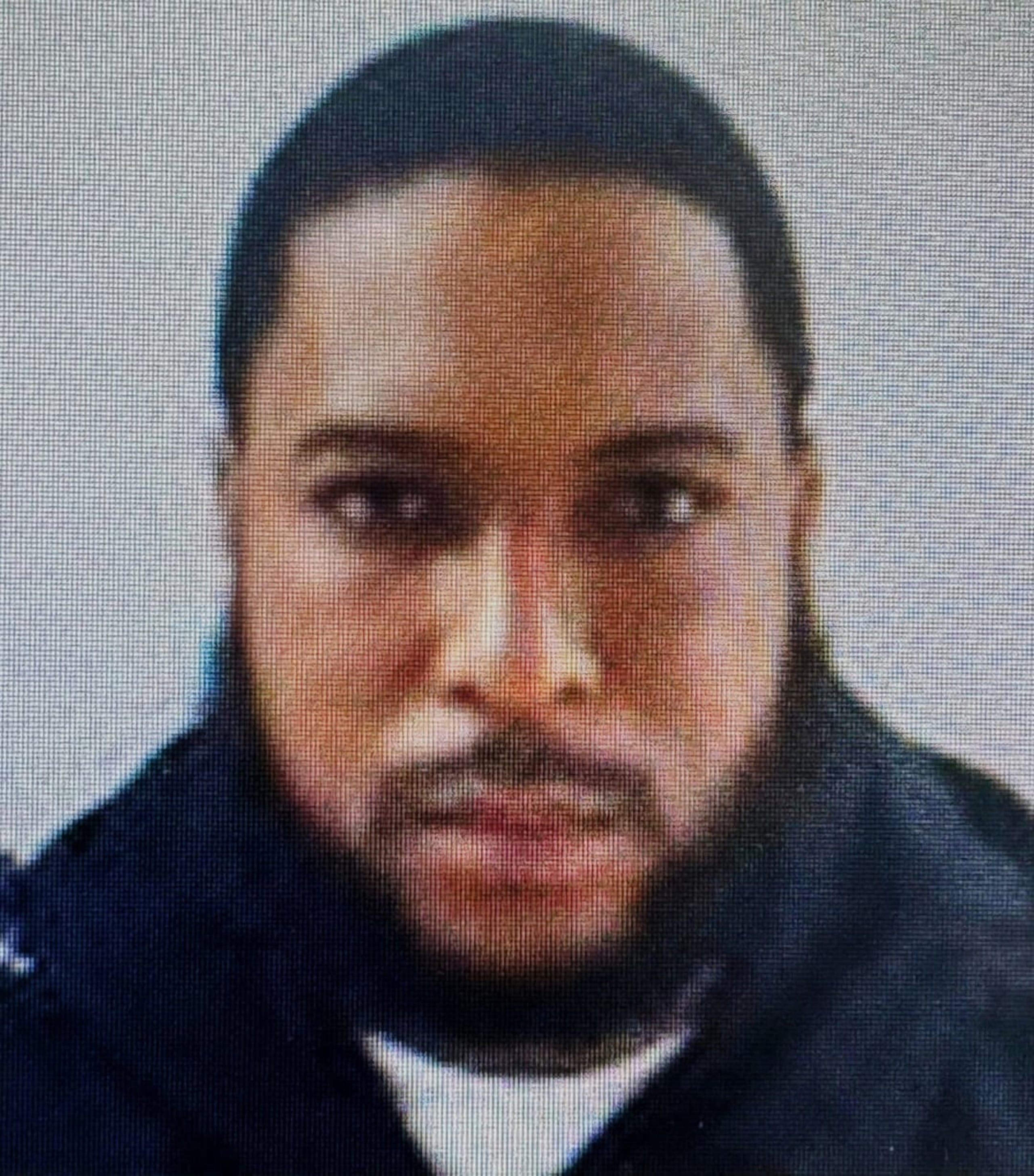 Contra Yaniel Cirino, pesa una orden de arresto con una fianza de $1 millón por un asesinato ocurrido en el 2017, en Naguabo.