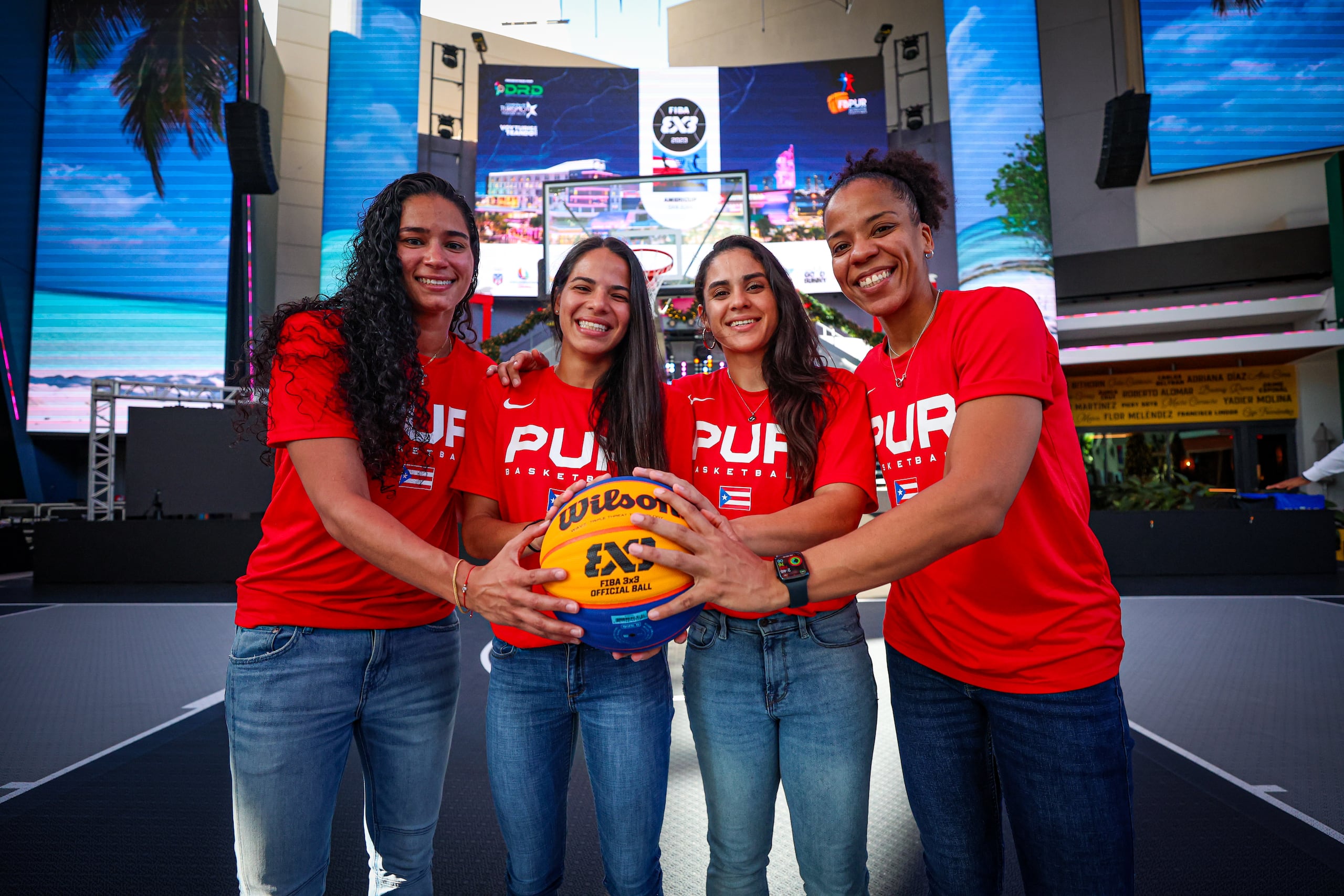 La selección femenina está conformada por  Mari Plácido, Ashley Torres, Annelisse Vargas y Tayra Meléndez.
