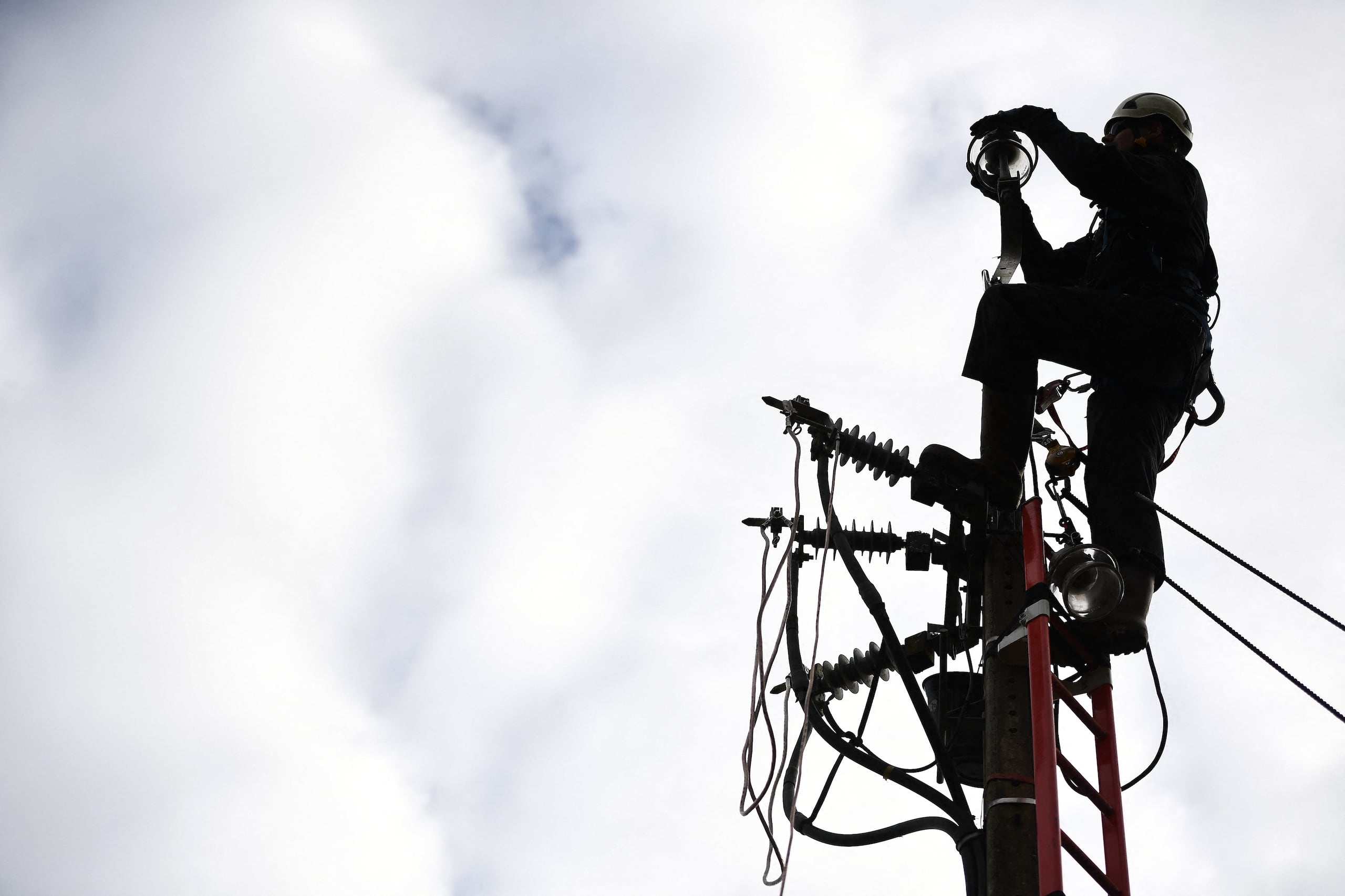 El informe de LendingTree mostró que alrededor de 5.7 millones de trabajadores sin licenciatura en Estados Unidos ganaron 100 mil dólares o más.