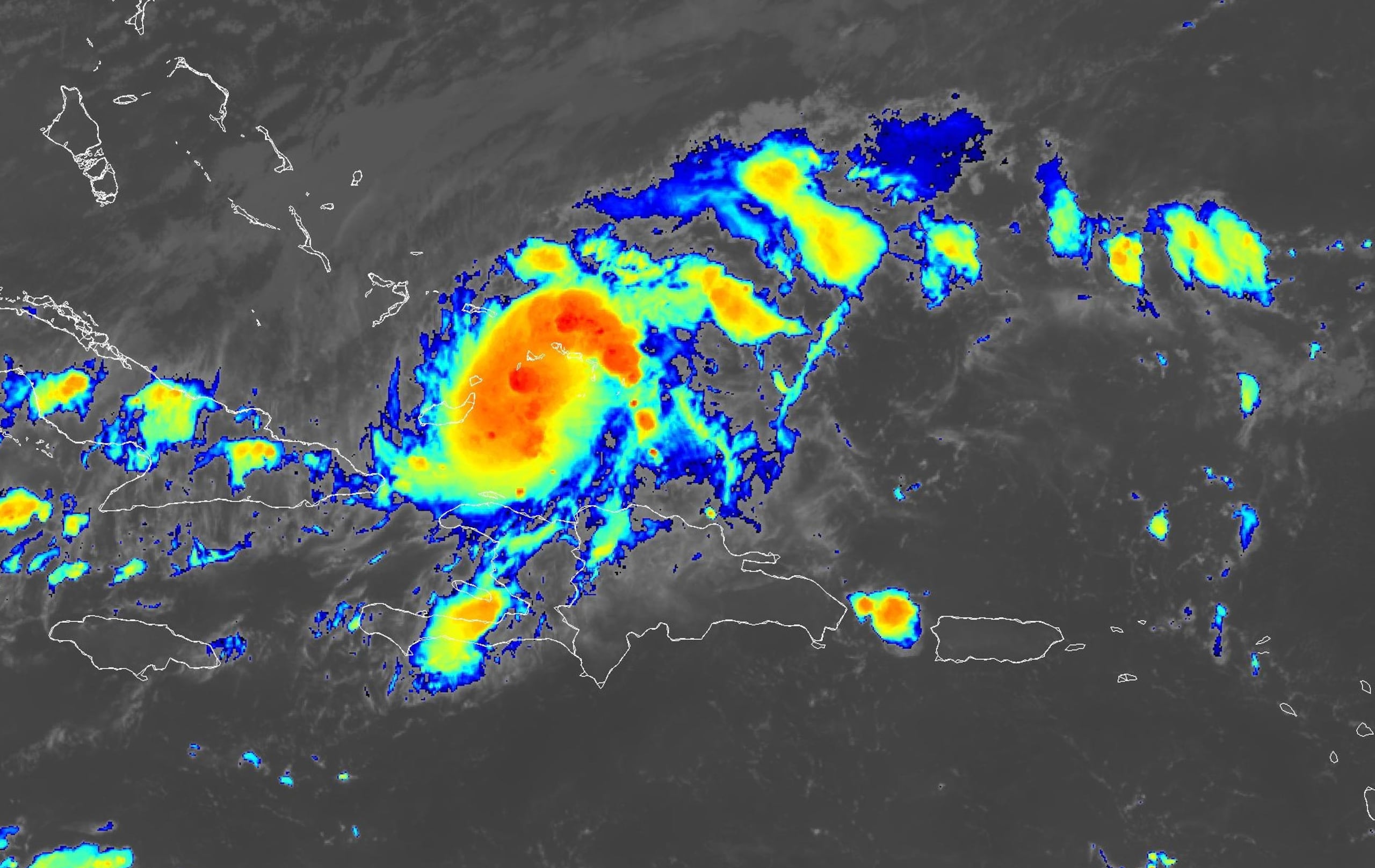 Imagen capturada en espectro infrarrojo del huracán Oscar a las 11:00 p.m. del 19 de octubre de 2024 mientras pasa al sur de las islas Turcas y Caicos.