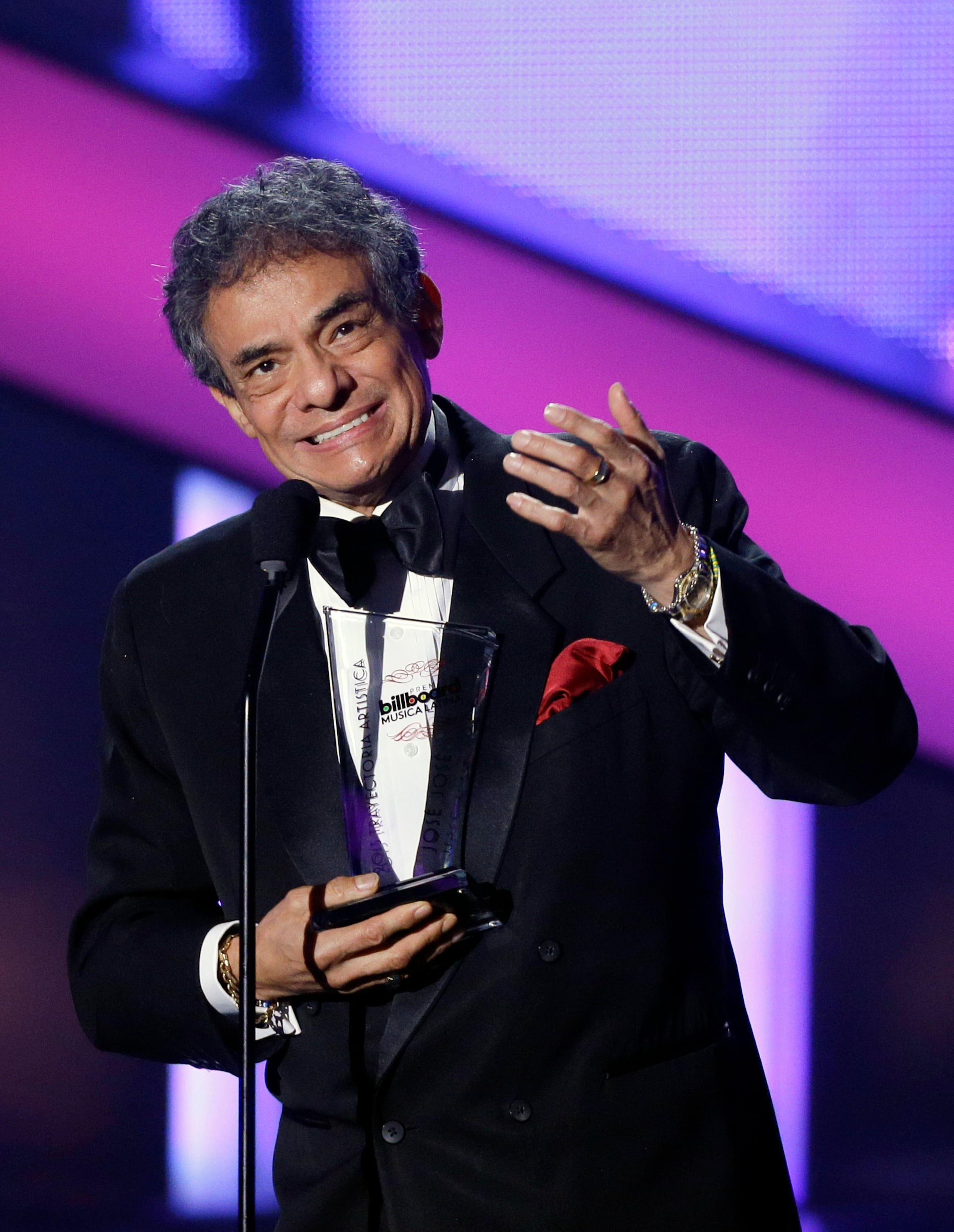 El cantante falleció el sábado 28 de septiembre de 2019 confirmó la Asociación Nacional de Intérpretes de México. Tenía 71 años. (Foto AP/Alan Díaz, archivo)