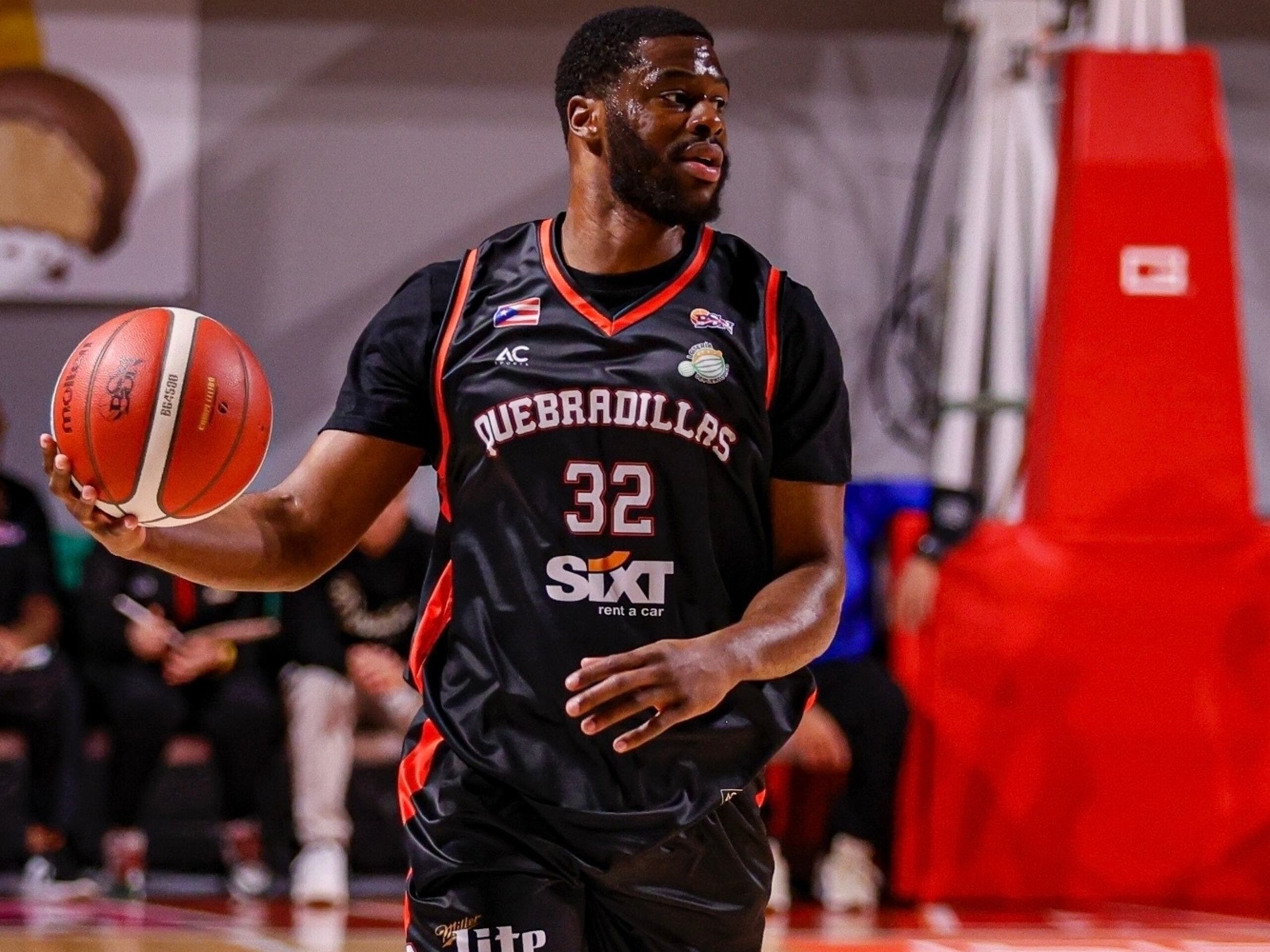 El armador importado de los Piratas de Quebradillas, Emmanuel Mudiay, lideró el juego de los Piratas con 32 puntos.