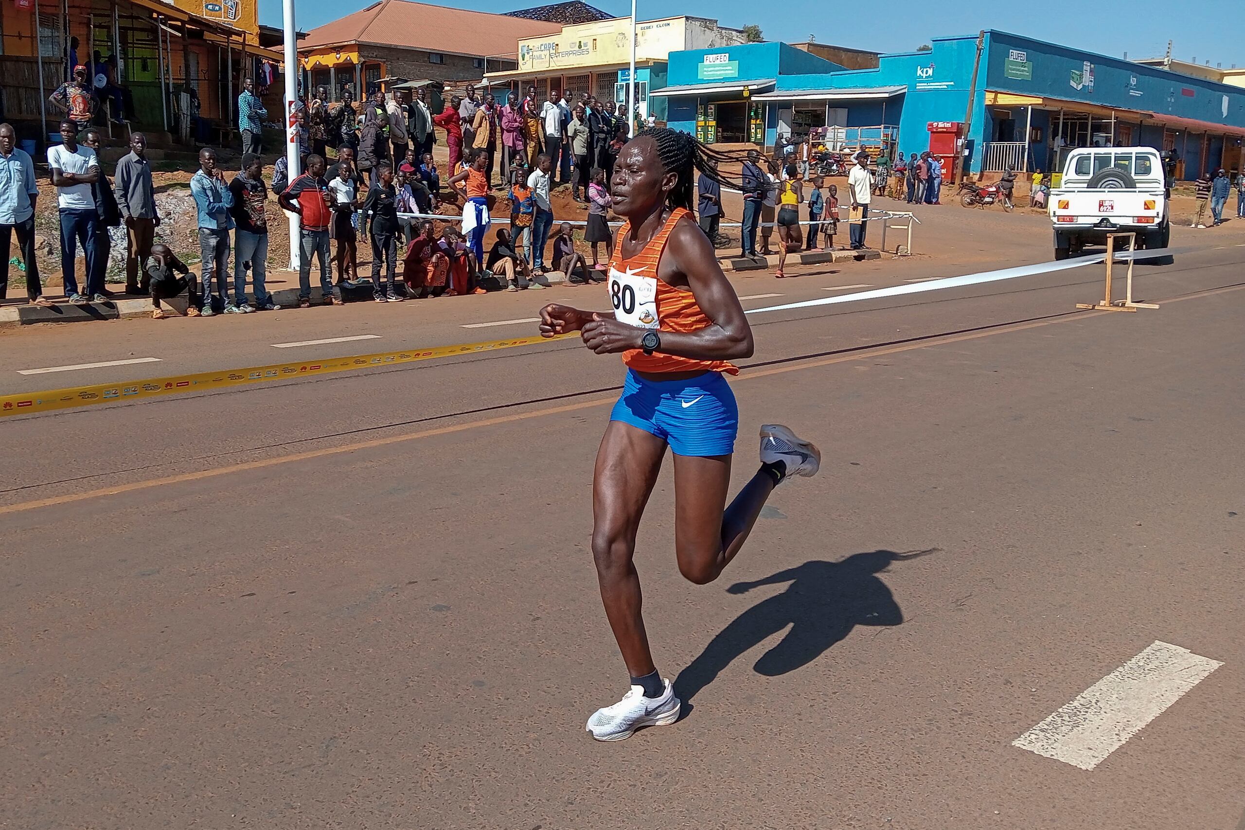 Rebecca Cheptegei compite en la carrera Discovery de 10kms en Kapchorwa, Uganda, el 20 de enero de 2023.