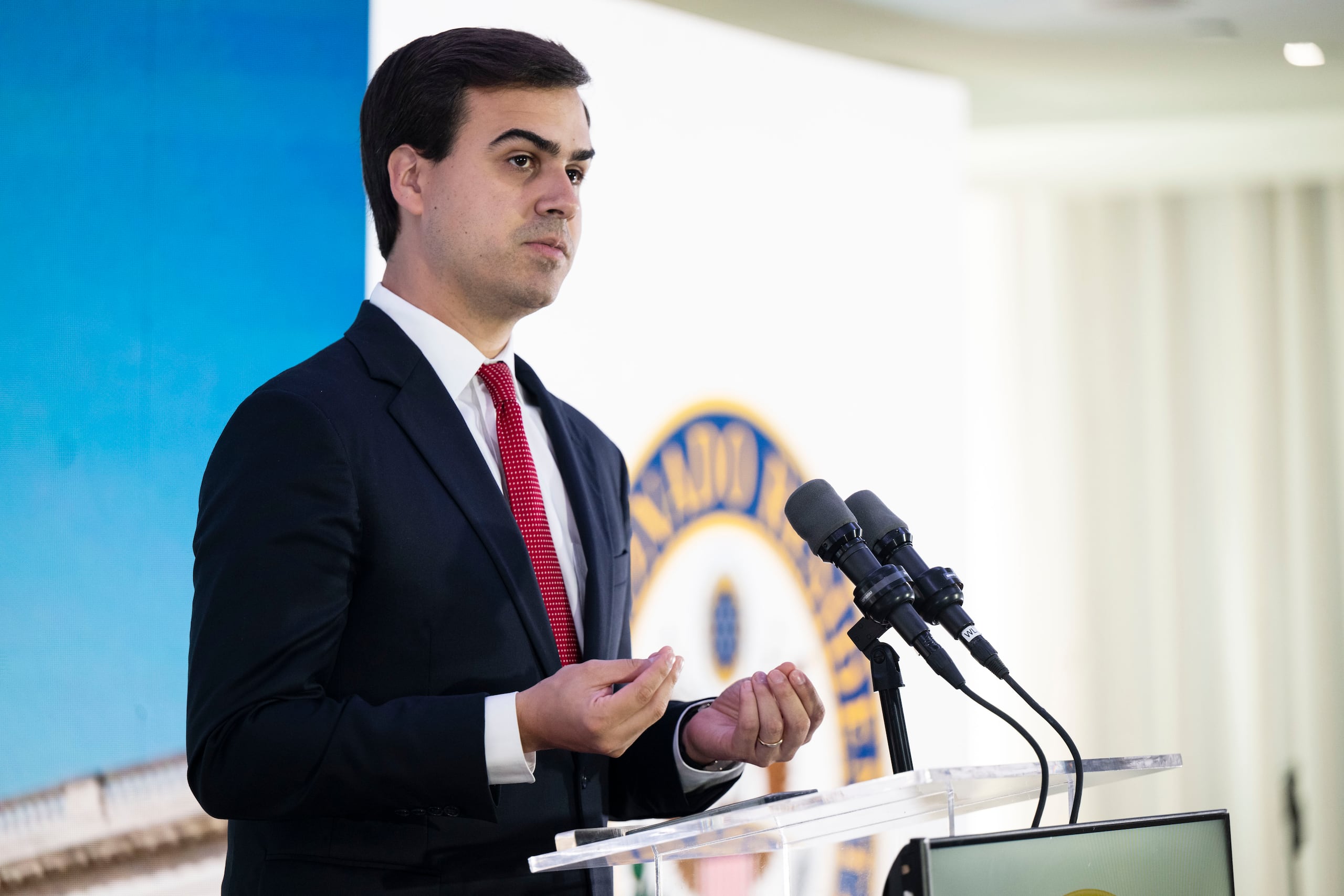 "El proceso ahora comienza, sin importar los tropiezos que surjan, de trabajar a beneficio del pueblo, y encontrar una nueva oficina en donde se puedan atender las necesidades de los ciudadanos de esta Isla”, indicó el comisionado residente electo.