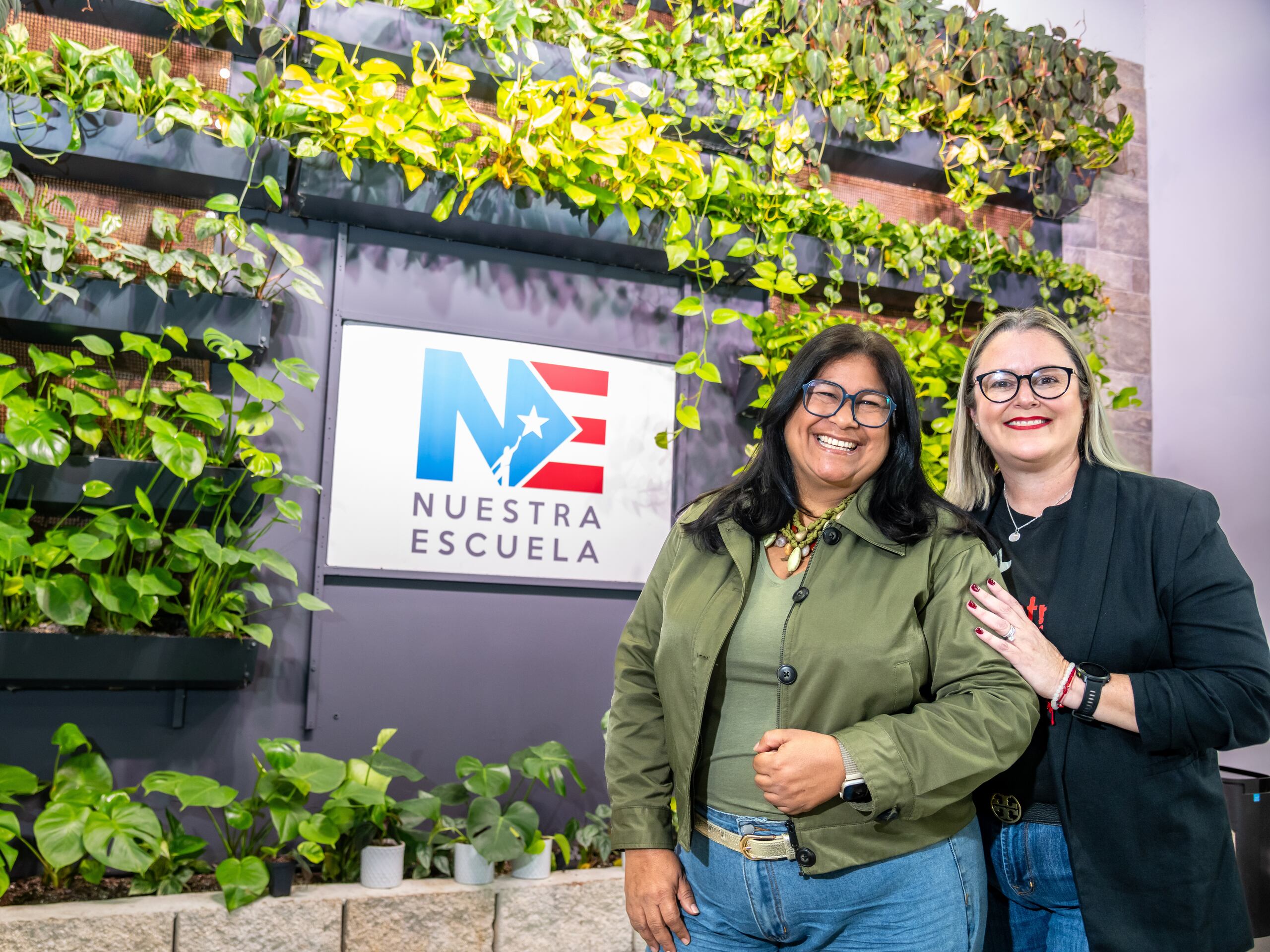 Ana Yris Guzmán Torres, presidenta; y Sharon E. Ramos Rivera, directora de Recursos Humanos.