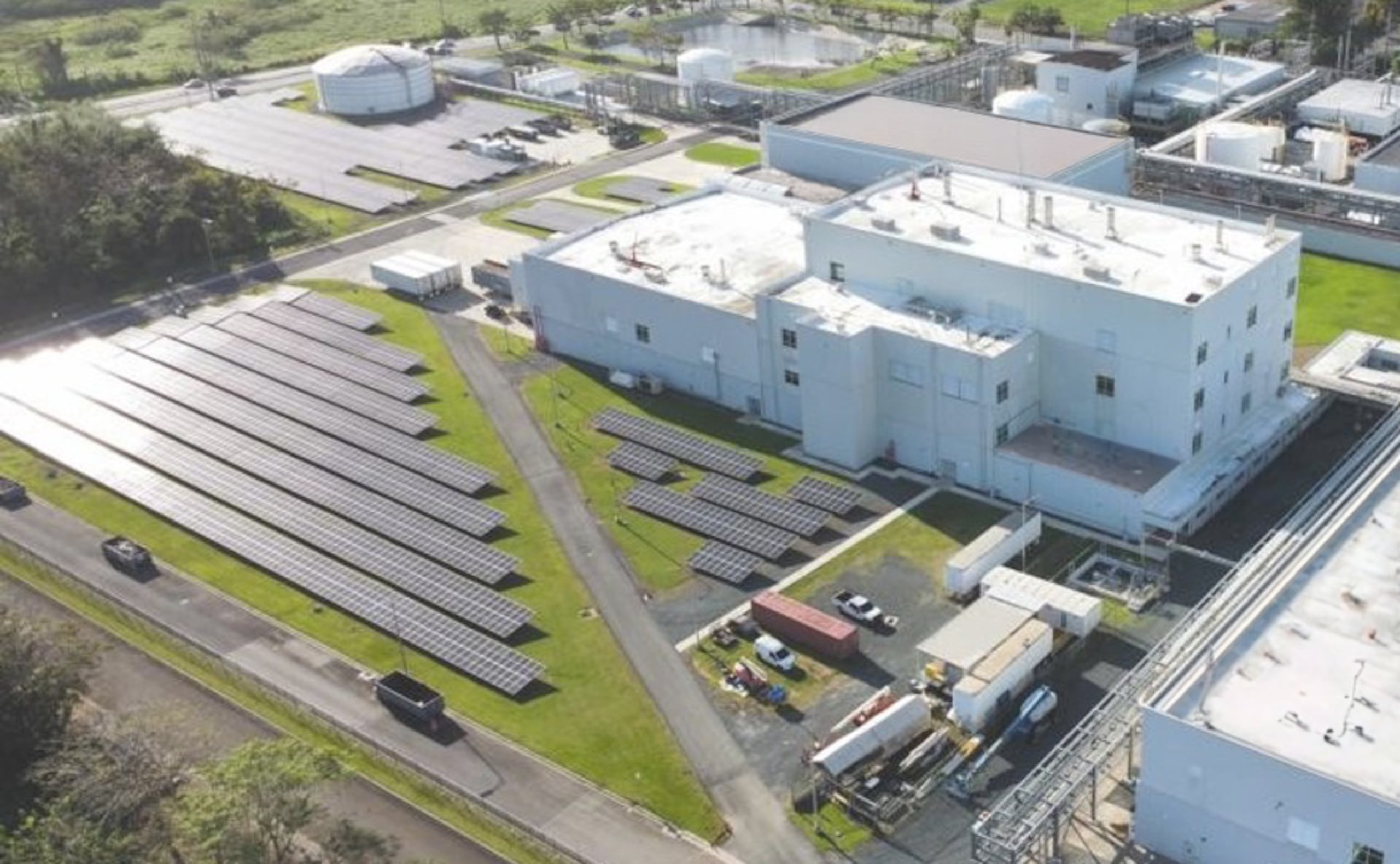 En 2018, iPR Pharmaceuticals se convirtió en la primera farmacéutica en Puerto Rico en instalar y operar una planta de cogeneración a base de gas natural licuado, y, en 2023, la primera con gas renovable.