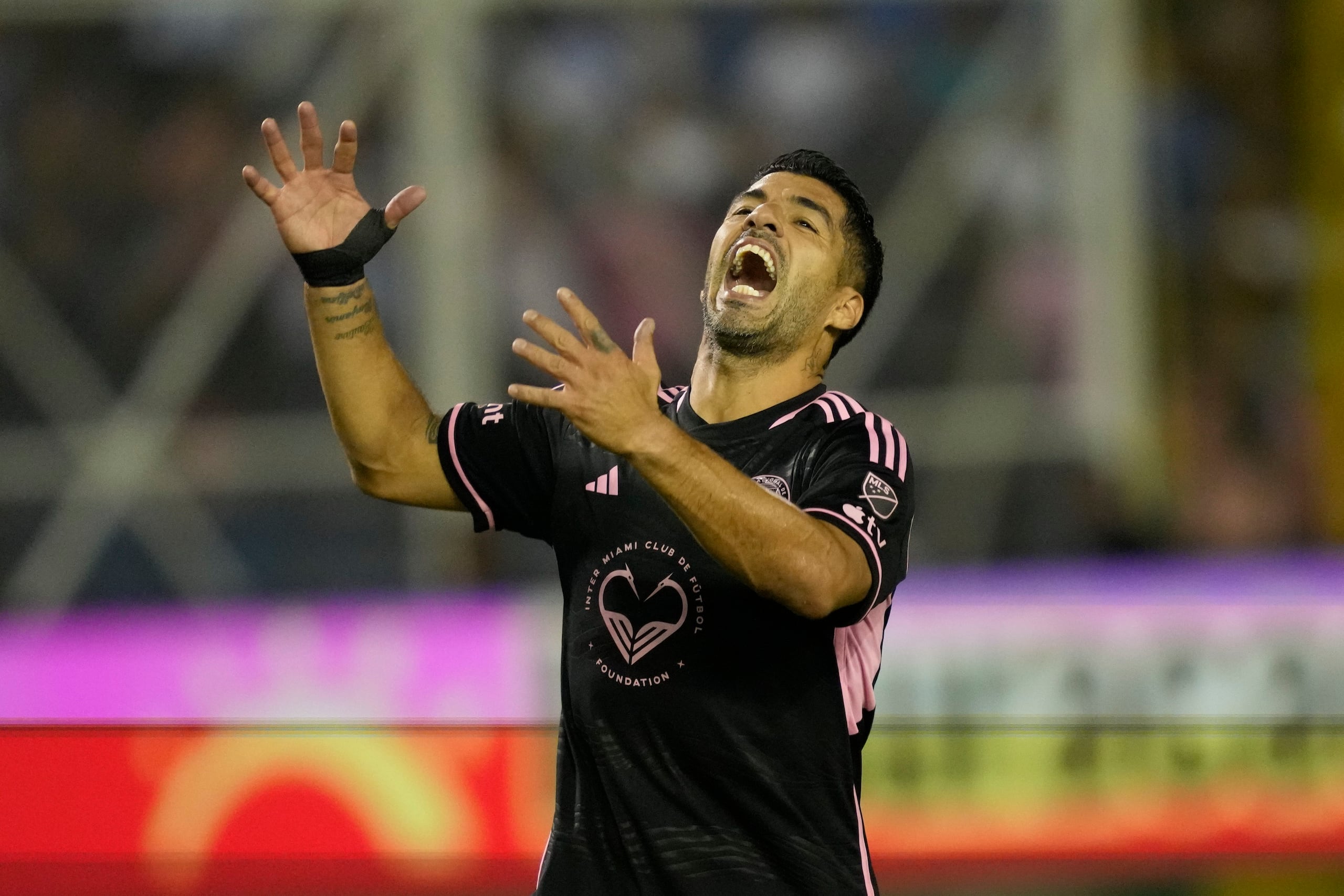 Luis Suarez tras fallar un disparo al arco contra El Salvador.