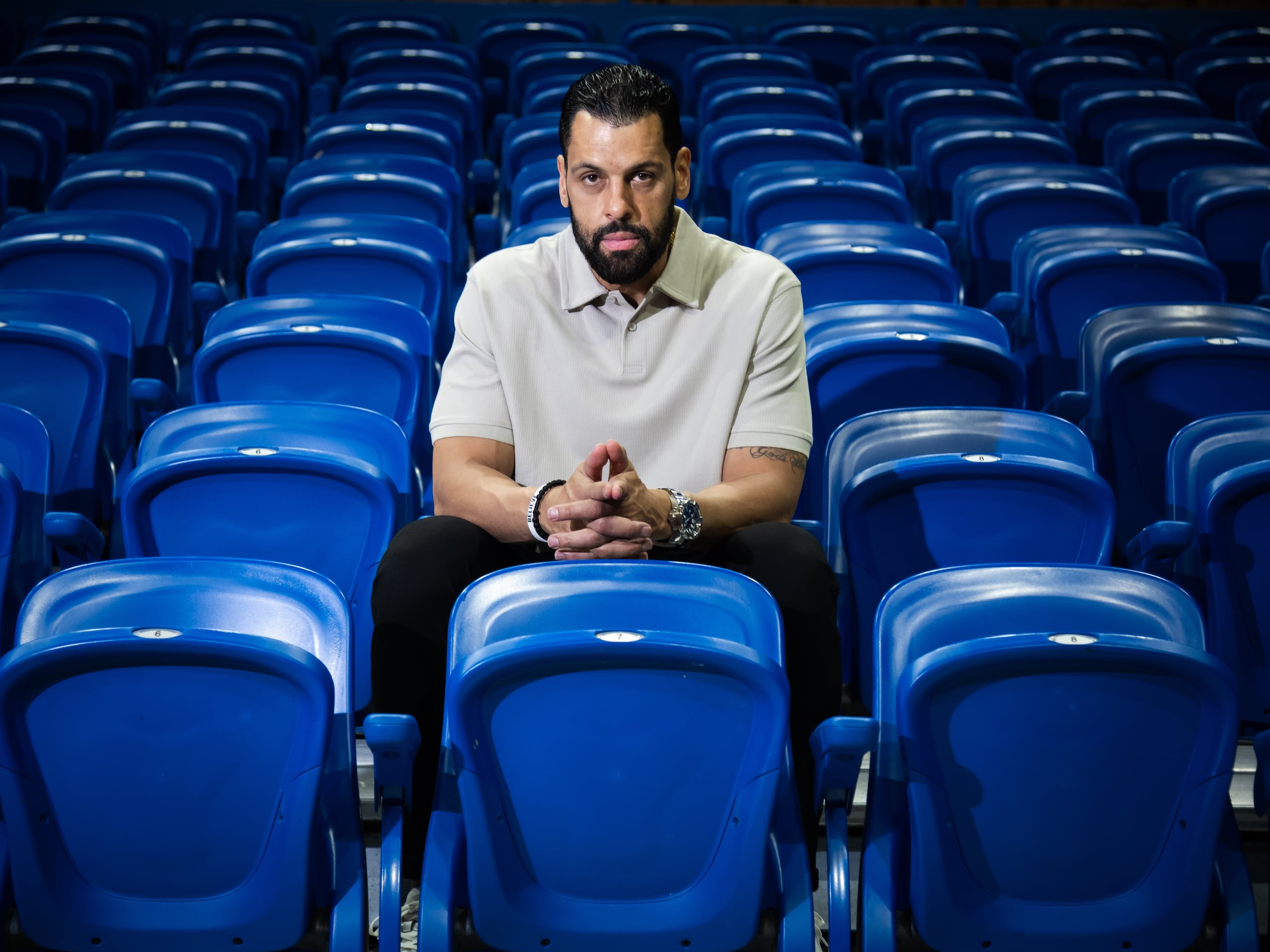 En los 25 años que jugó sobre el tabloncillo, y ahora como entrenador de los Vaqueros de Bayamón del Baloncesto Superior Nacional, Christian Dalmau se ha destacado por sus ejecutorias y la disciplina dentro y fuera de la cancha.