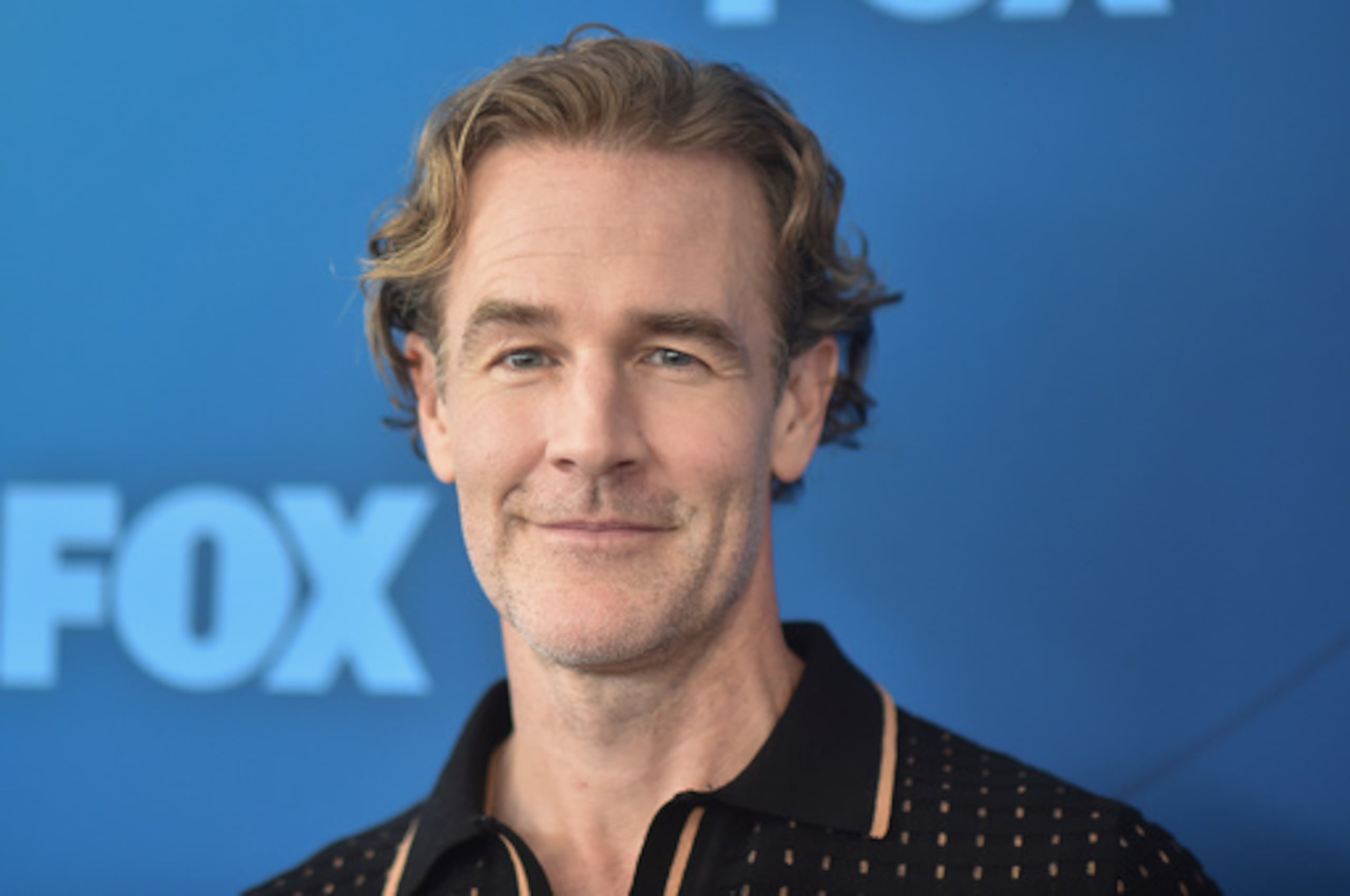 ARCHIVO - James Van Der Beek asiste al Día de la Prensa de Invierno de FOX en Los Ángeles el 18 de noviembre de 2024. (Foto de Richard Shotwell/Invision/AP, Archivo)