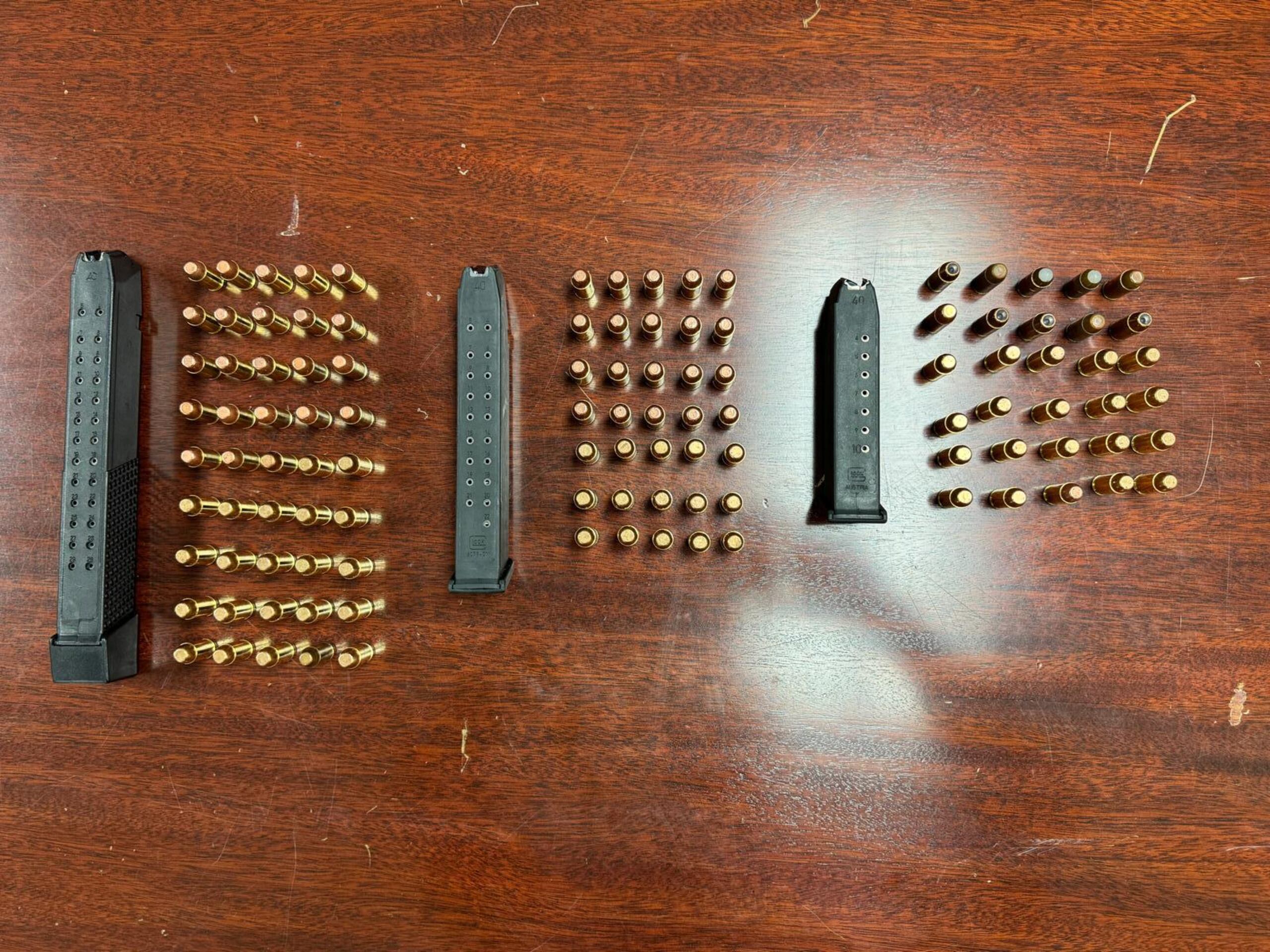 Ocupado en el automóvil de Hazael Figueroa Figueroa, alias Tarzán, presunto líder de la organización criminal de la barriada San José, en Toa Baja.