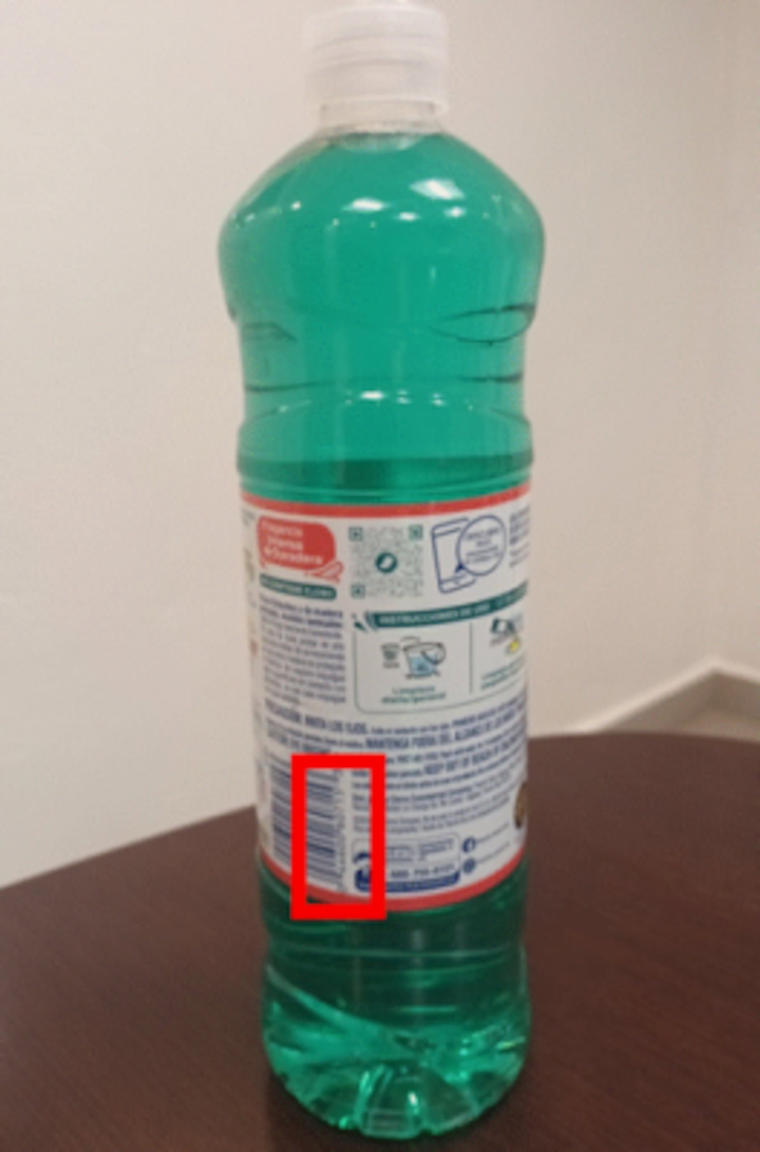 Una vez registrados en el portal, pueden subir una foto del código UPC de 12 dígitos impreso en la etiqueta del producto y una foto del código de fecha impreso en el costado de la botella, para recibir un reembolso.
