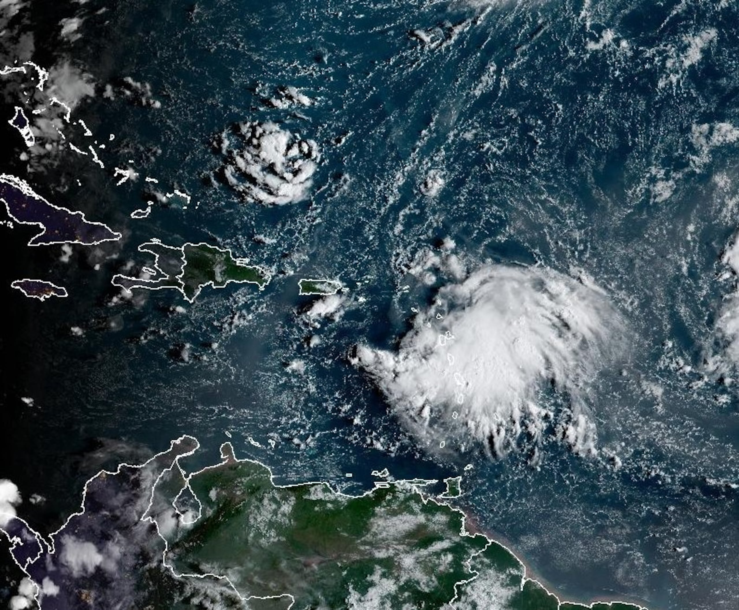 Imagen de satélite en la que se observa la onda tropical esta mañana.