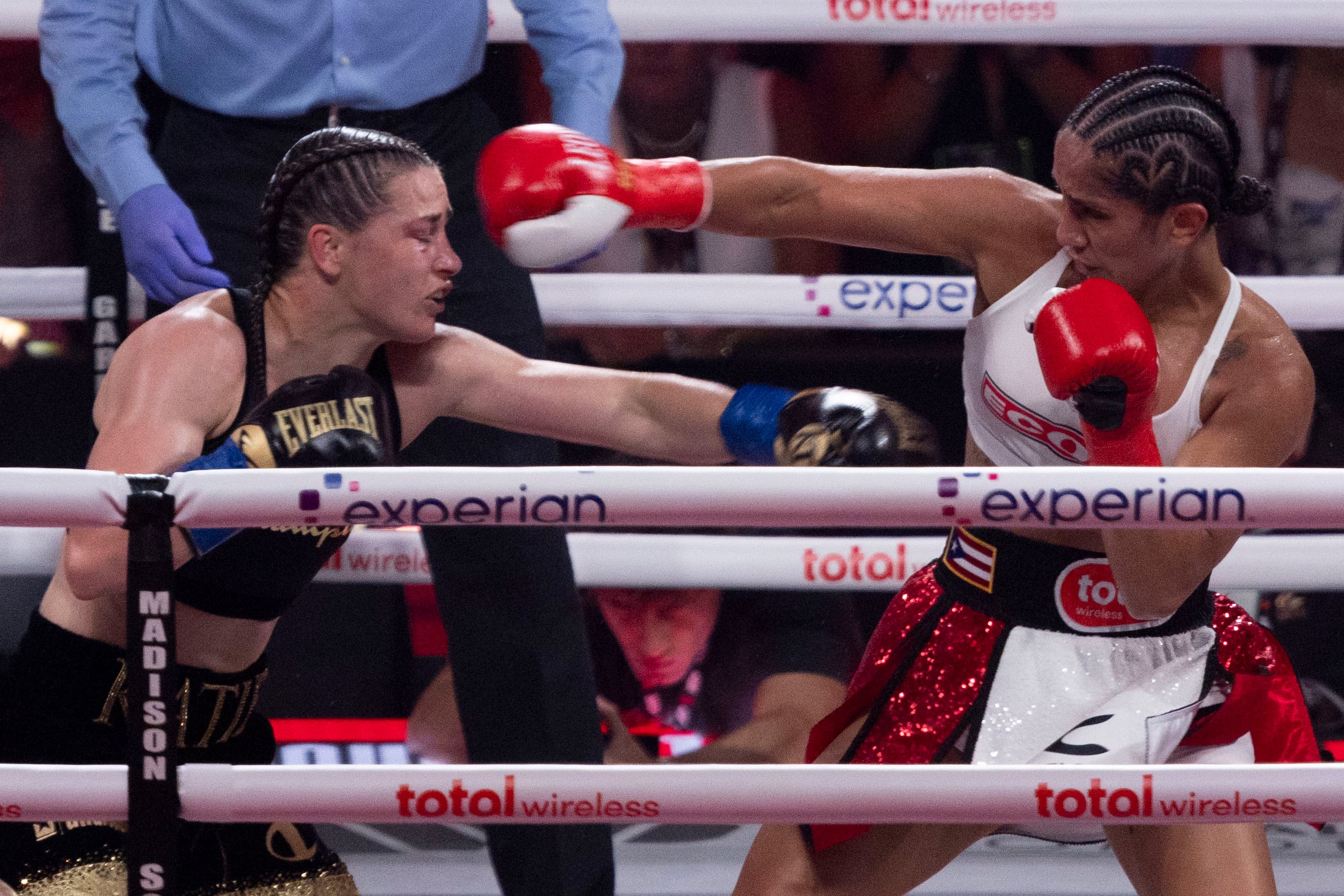 Tercer combate protagonizado por la puertorriqueña Amanda Serrano y la irlandesa Katie Taylor.