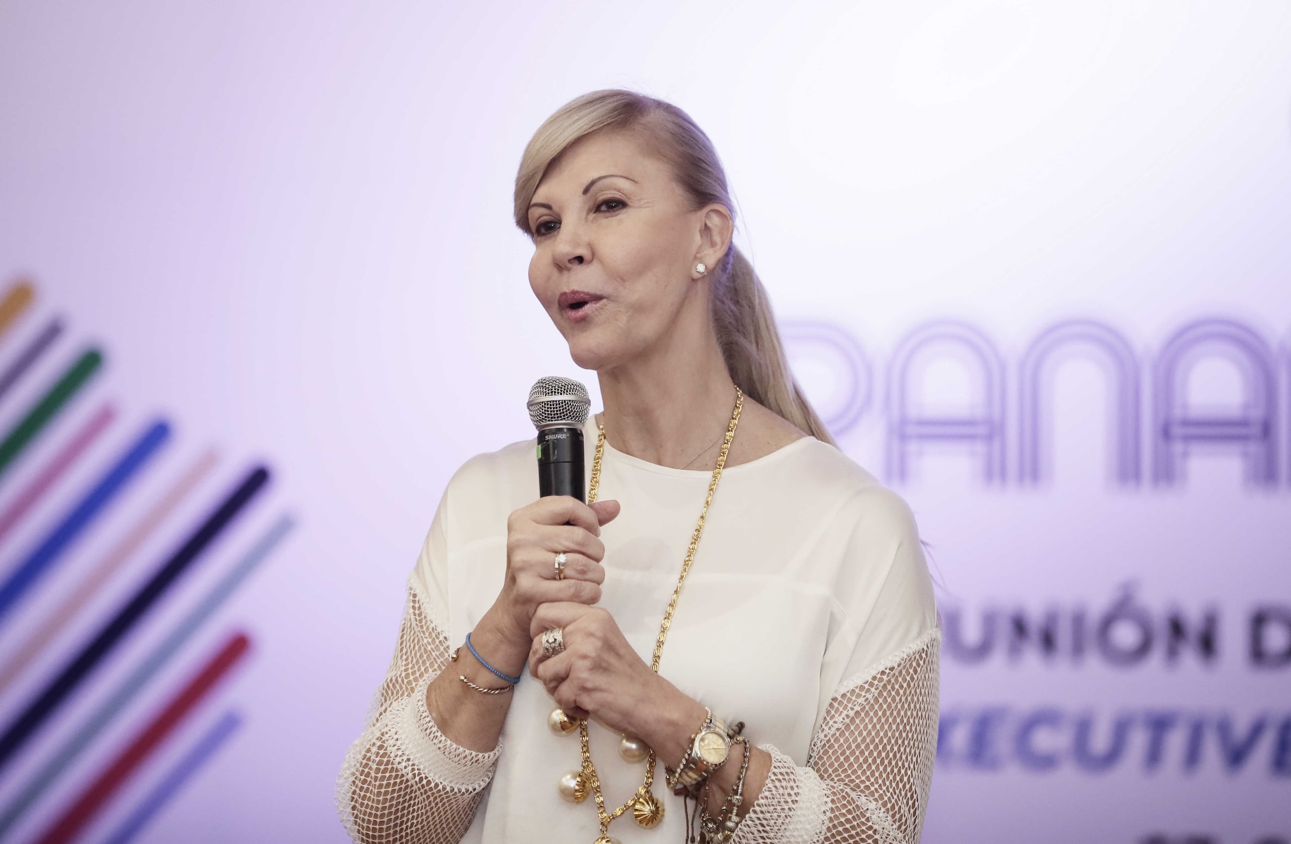 Fotografía de archivo de la gobernadora de Valle del Cauca, Dilian Francisca Toro. EFE/Jeffrey Arguedas