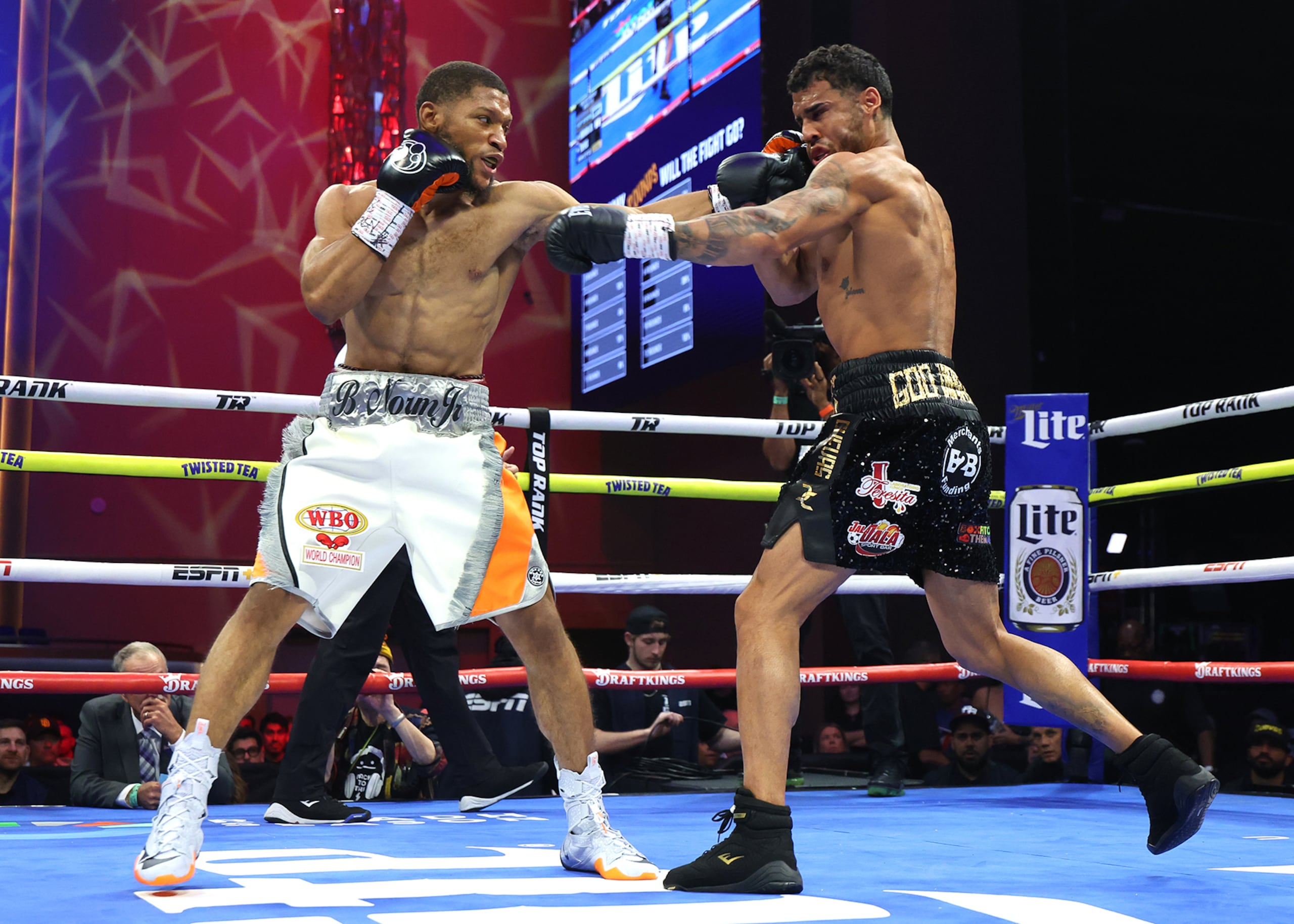 Brian Norman detiene a; boricua Derrieck Cuevas y retiene el título mundial welter