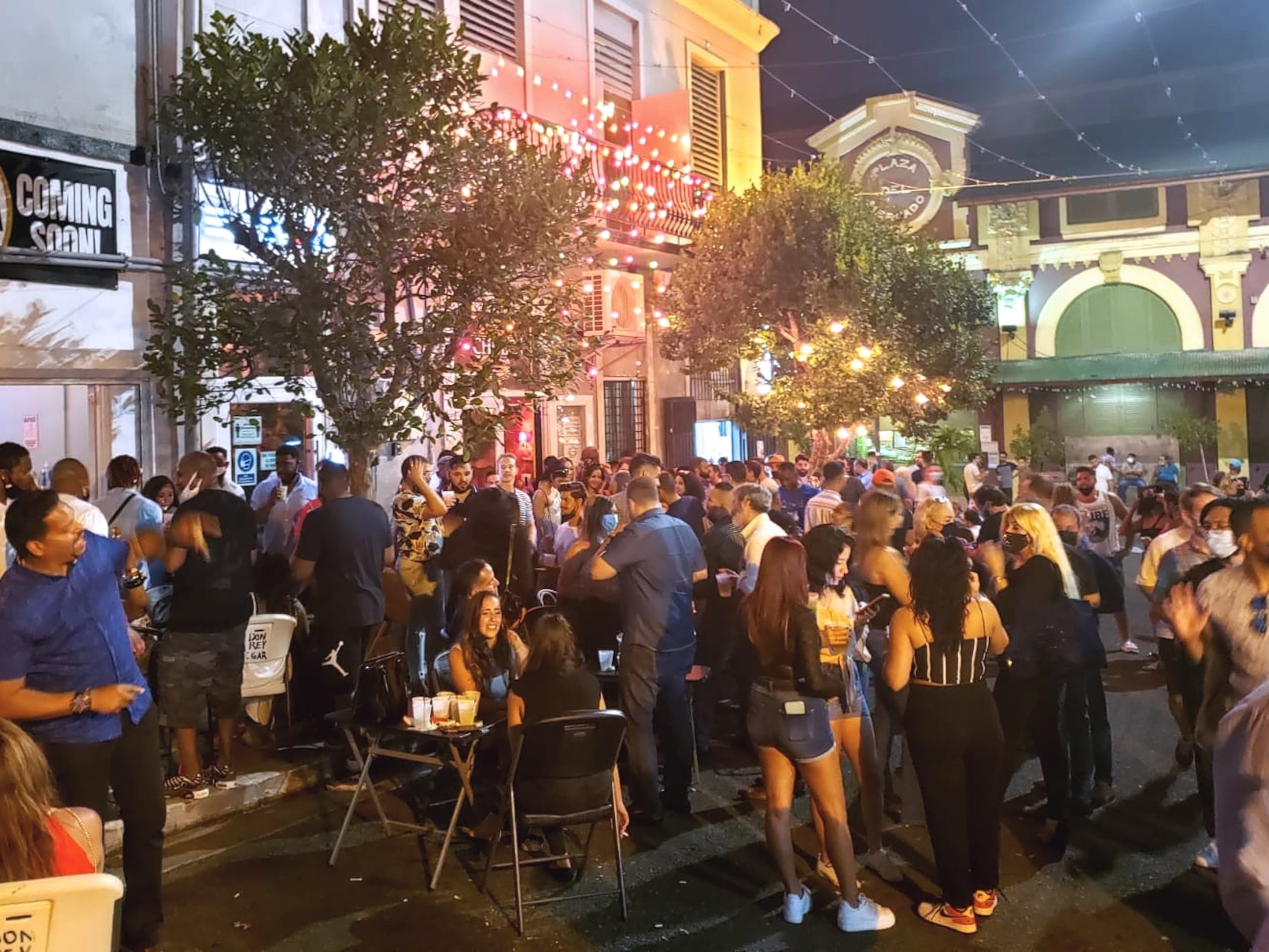 Ambiente en la Placita de Santurce