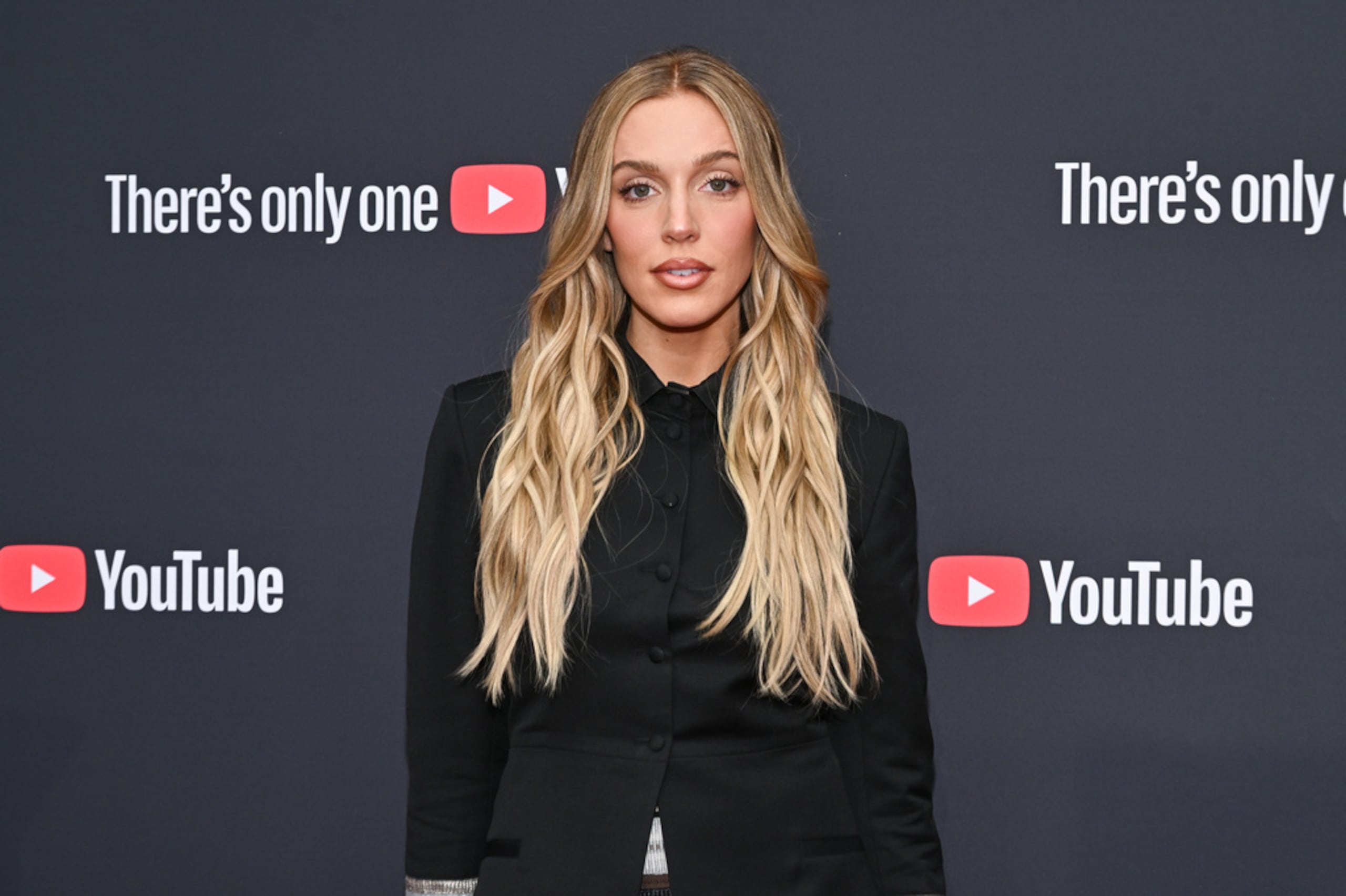 Alex Cooper asiste al evento Upfront de Netflix en Sunset Pier 94 Studios, el 13 de mayo de 2026, en Nueva York.