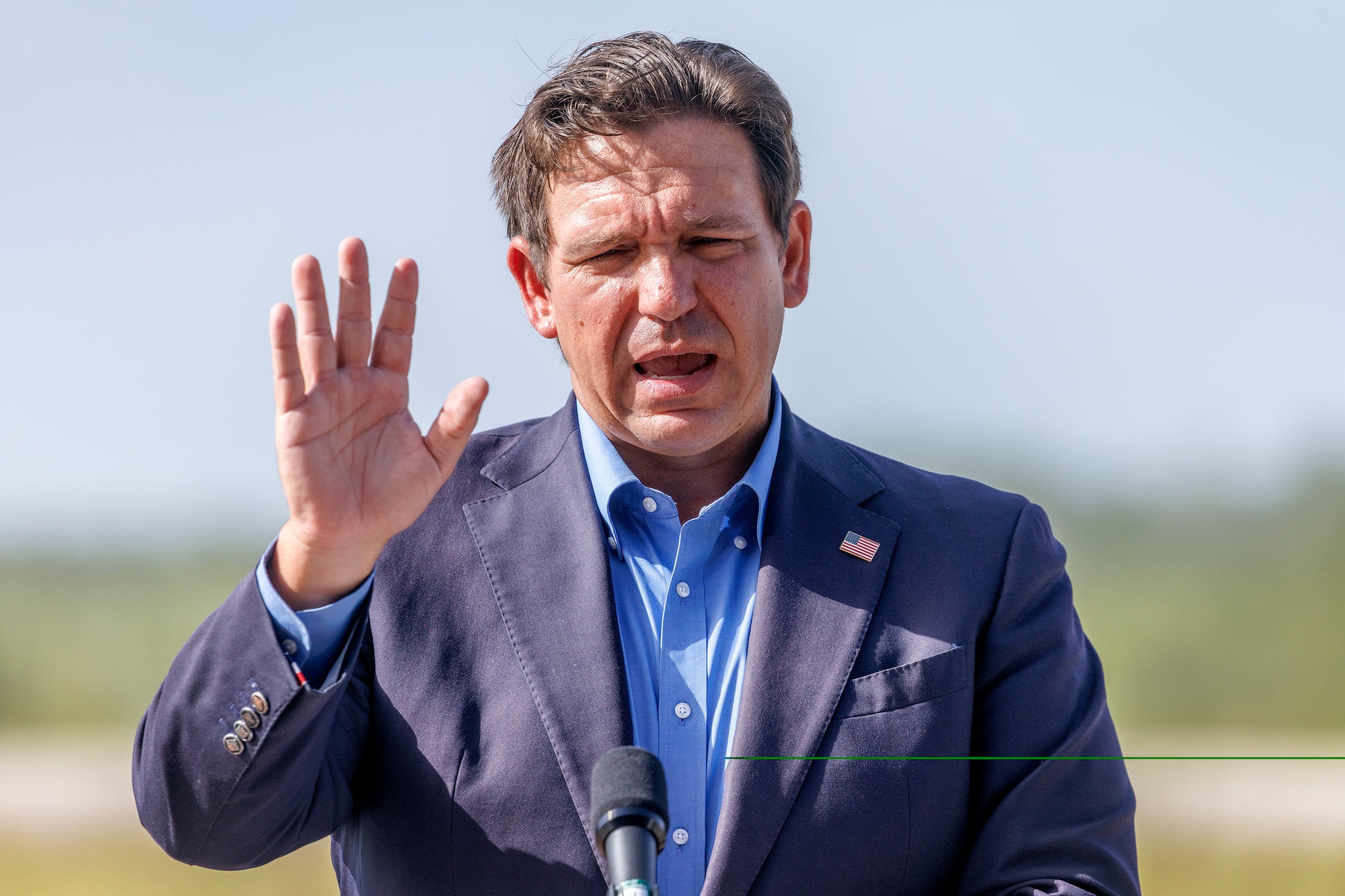 El gobernador republicano de Florida, Ron DeSantis, intentó imponer la ley “Stop W.O.K.E” para impedir a maestros enseñar sobre raza y género en las escuelas públicas. (EFE/EPA/CRISTOBAL HERRERA-ULASHKEVICH/ARCHIVO)