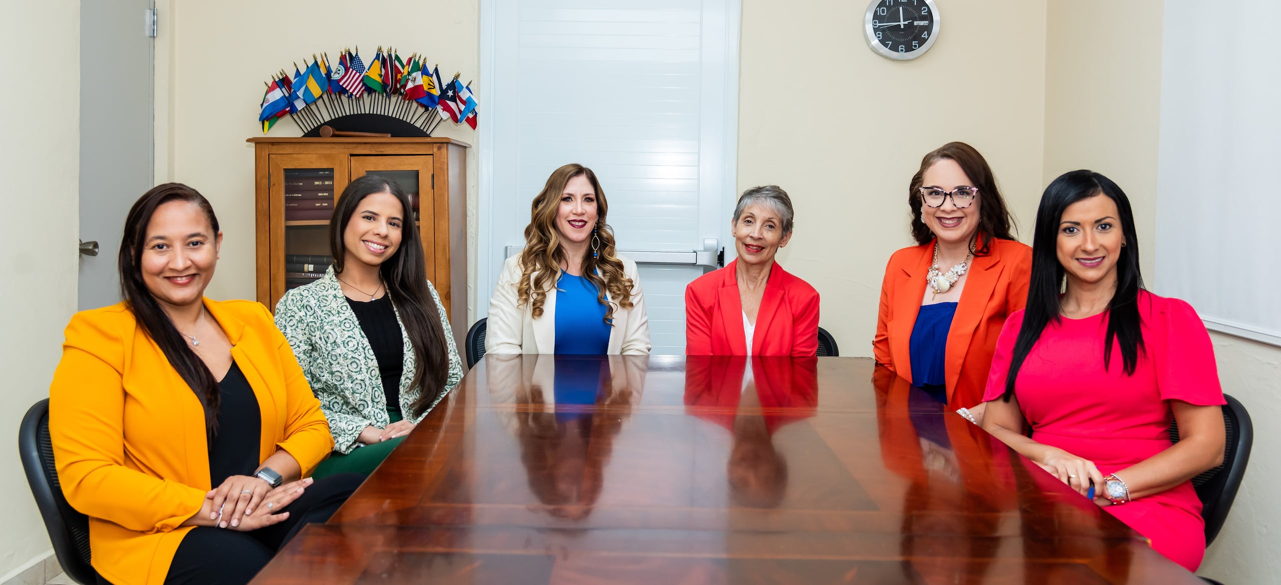 Las licenciadas que forman parte de la Junta del Colegio de Nutricionistas y Dietistas de Puerto Rico, de izquierda a derecha, son: 
Lcda. Ivelisa Marín, vocal del sector gobierno; Lcda. Catherine Pimentel, vocal del sector privado; Dra. Rosaly Cartagena, presidenta; Lcda. Carmen Nevárez, presidenta electa; Lcda. Olga Sinigaglia, secretaria; y Lcda. Ileana Feliciano, tesorera.