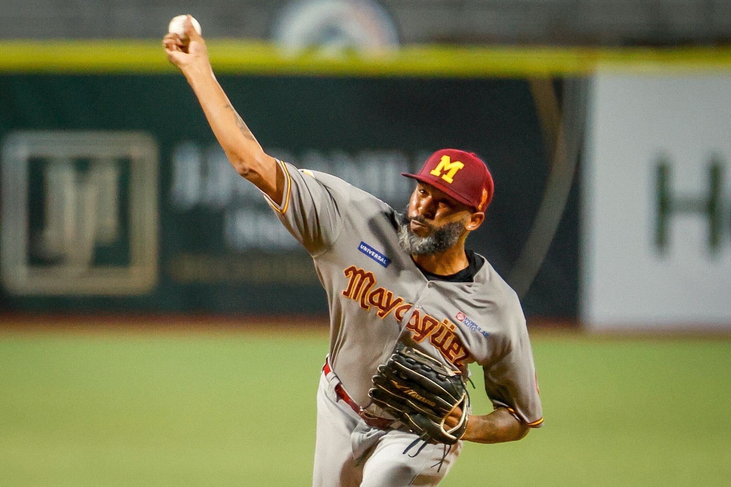 El derecho Daryl Thompson tuvo una magistral salida por los Indios.