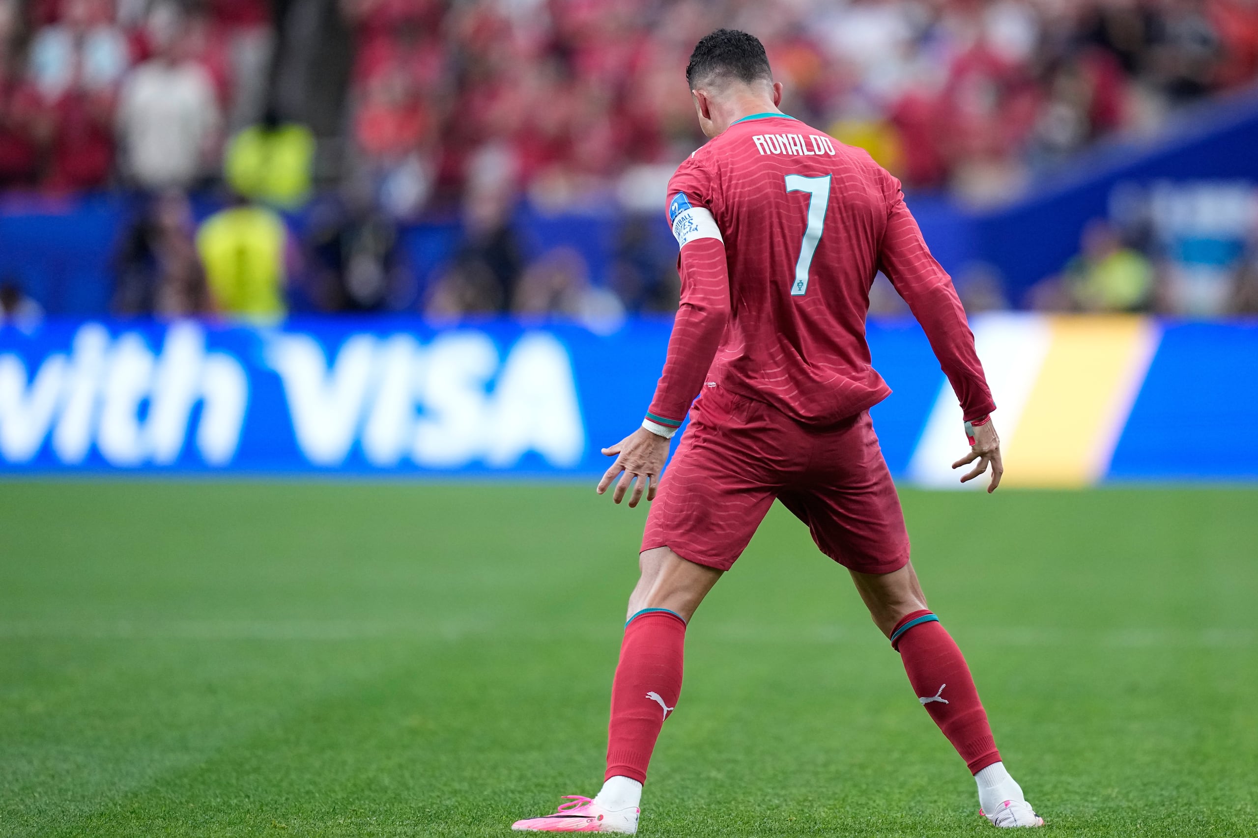 Cristiano Ronaldo celebra después de marcar un gol ante Uzbekistán en el Mundial.