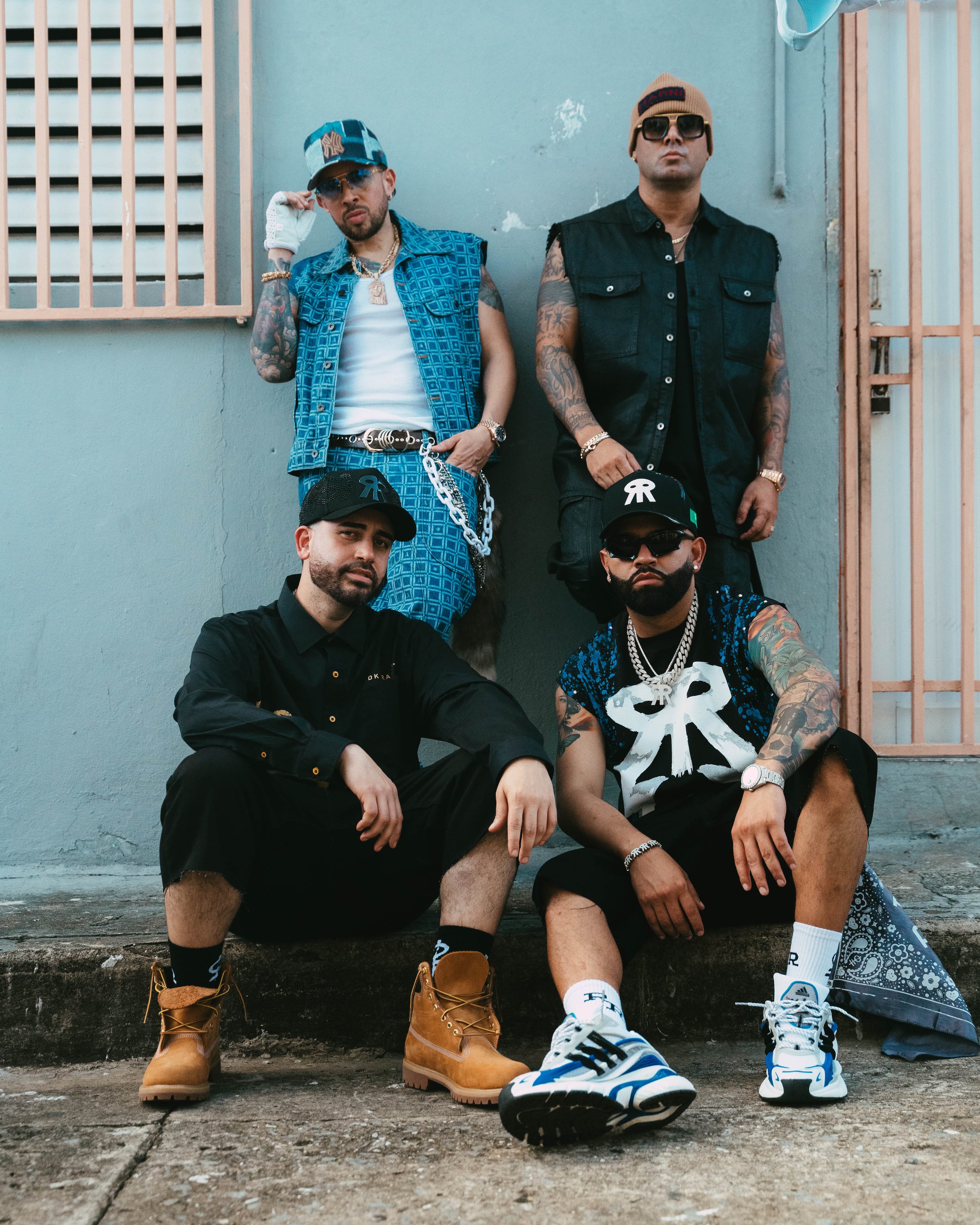 De La Ghetto regresa al reguetón con flow callejero junto a Wisin y Los Hitmen.
